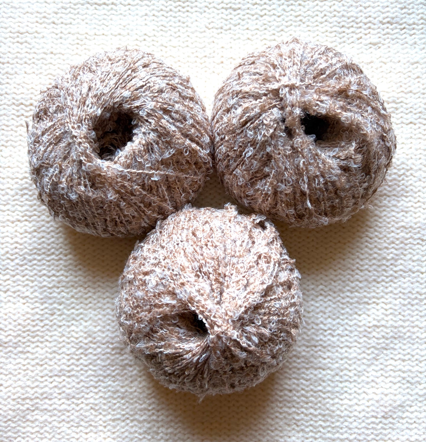 3 balls x 50g Alpaca Blend Yarn : 65% Alpaca + Polyester + Anti Pilling Fiber