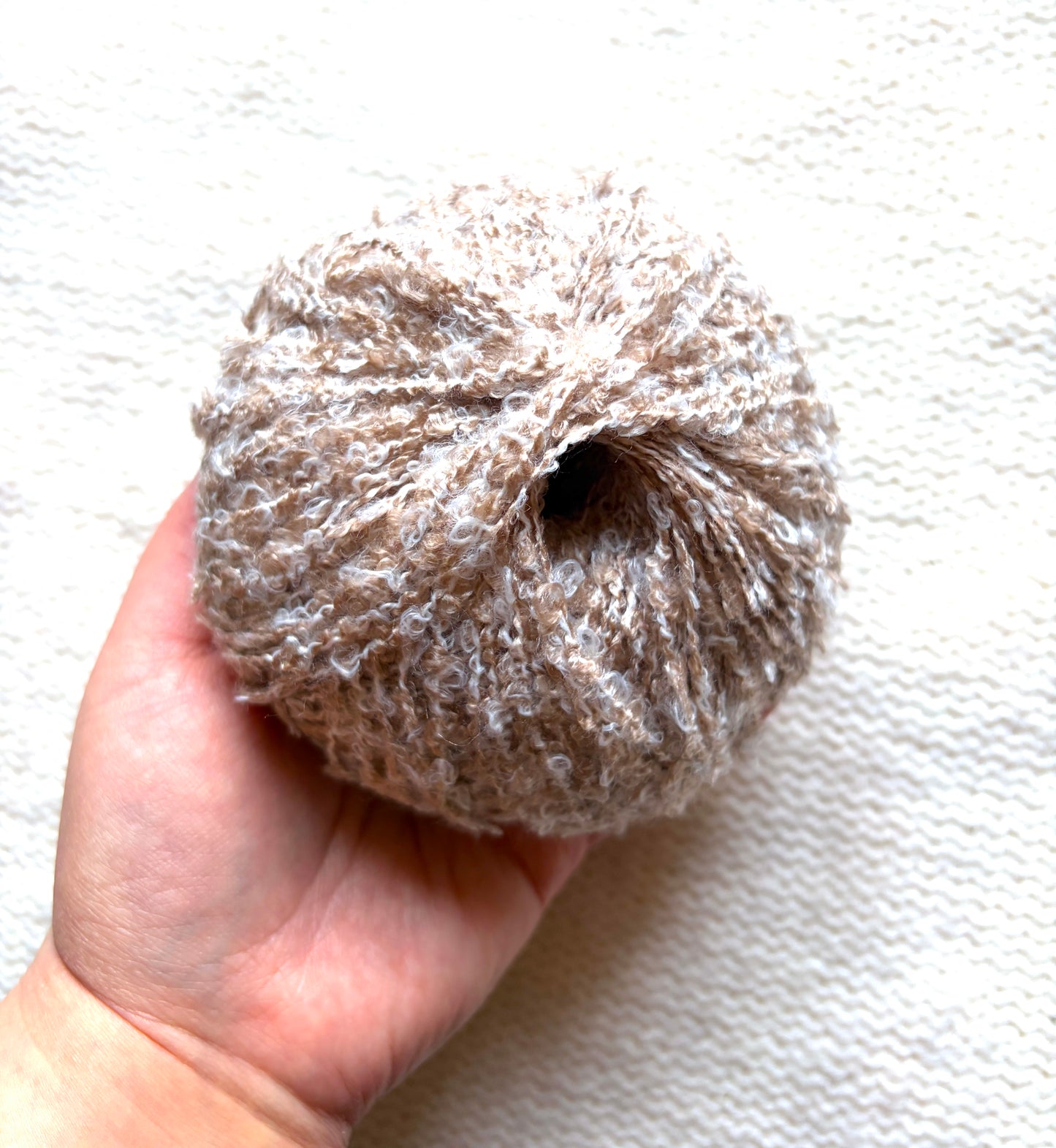 3 balls x 50g Alpaca Blend Yarn : 65% Alpaca + Polyester + Anti Pilling Fiber