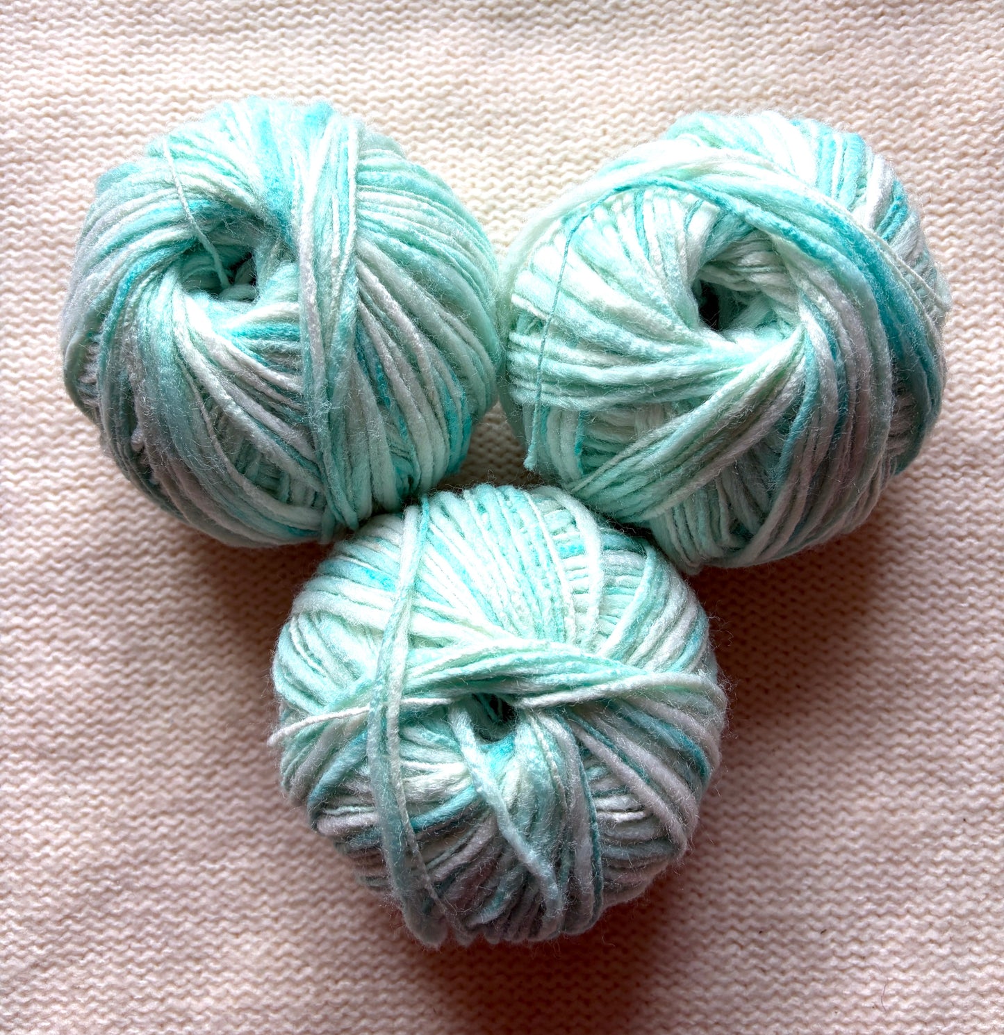 3 balls x 50g Australian Wool Blend Uneven / Slub yarn : Colour 03