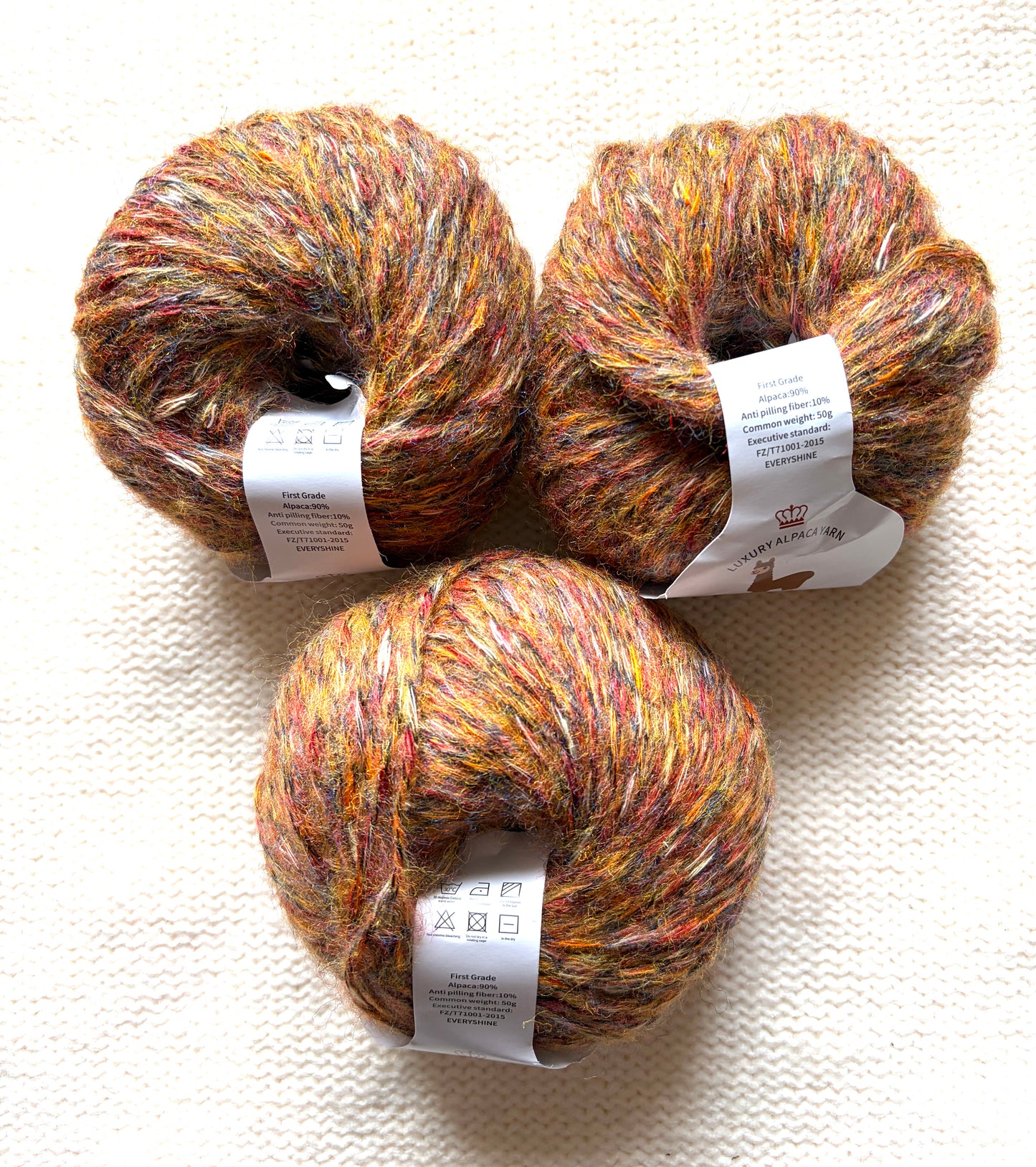 3 balls x 50g Alpaca yarn : 90% Alpaca + 10% Anti Pilling Fiber : Colour 17