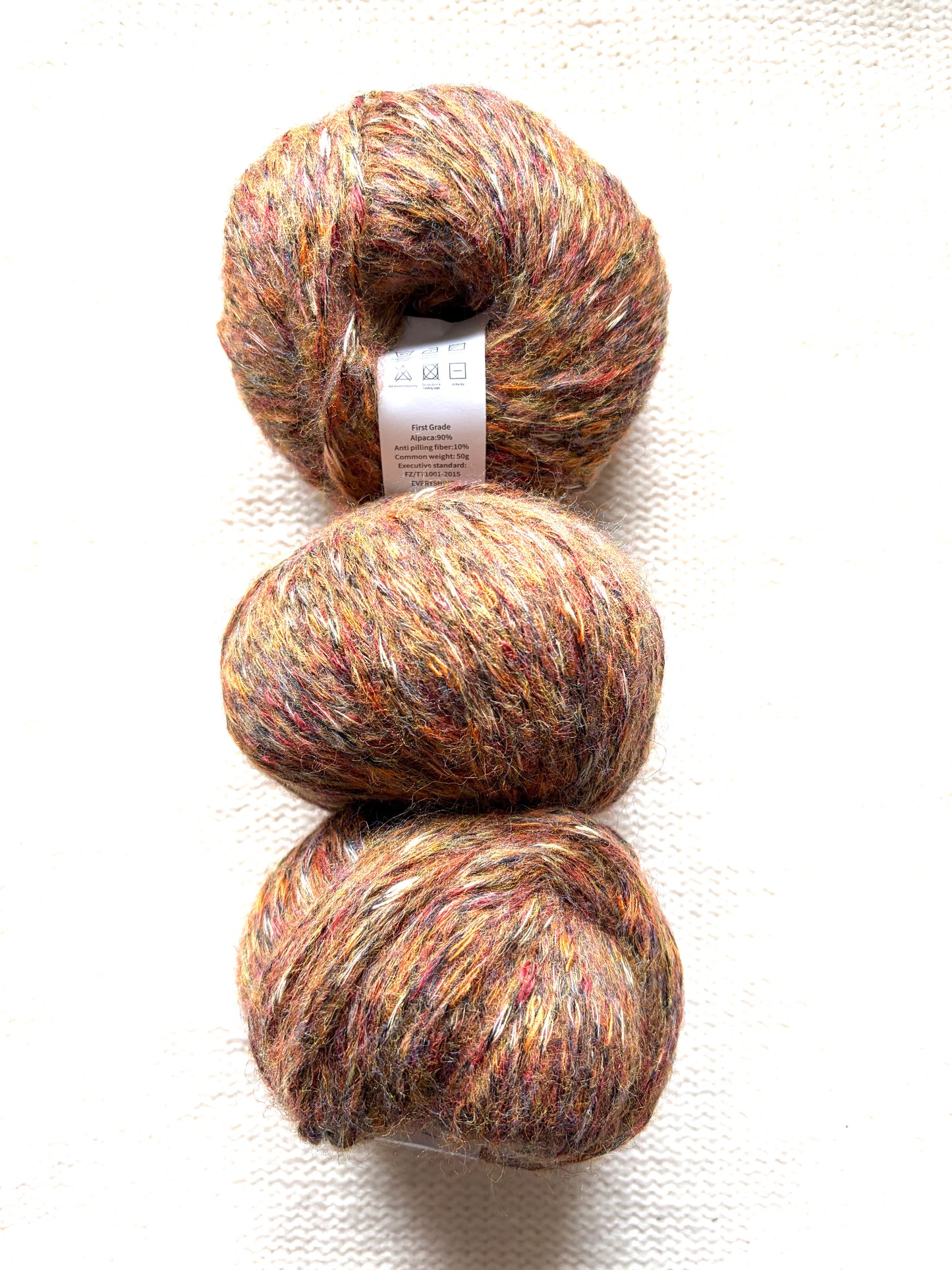 3 balls x 50g Alpaca yarn : 90% Alpaca + 10% Anti Pilling Fiber : Colour 17
