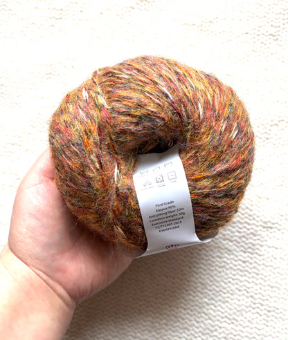3 balls x 50g Alpaca yarn : 90% Alpaca + 10% Anti Pilling Fiber : Colour 17