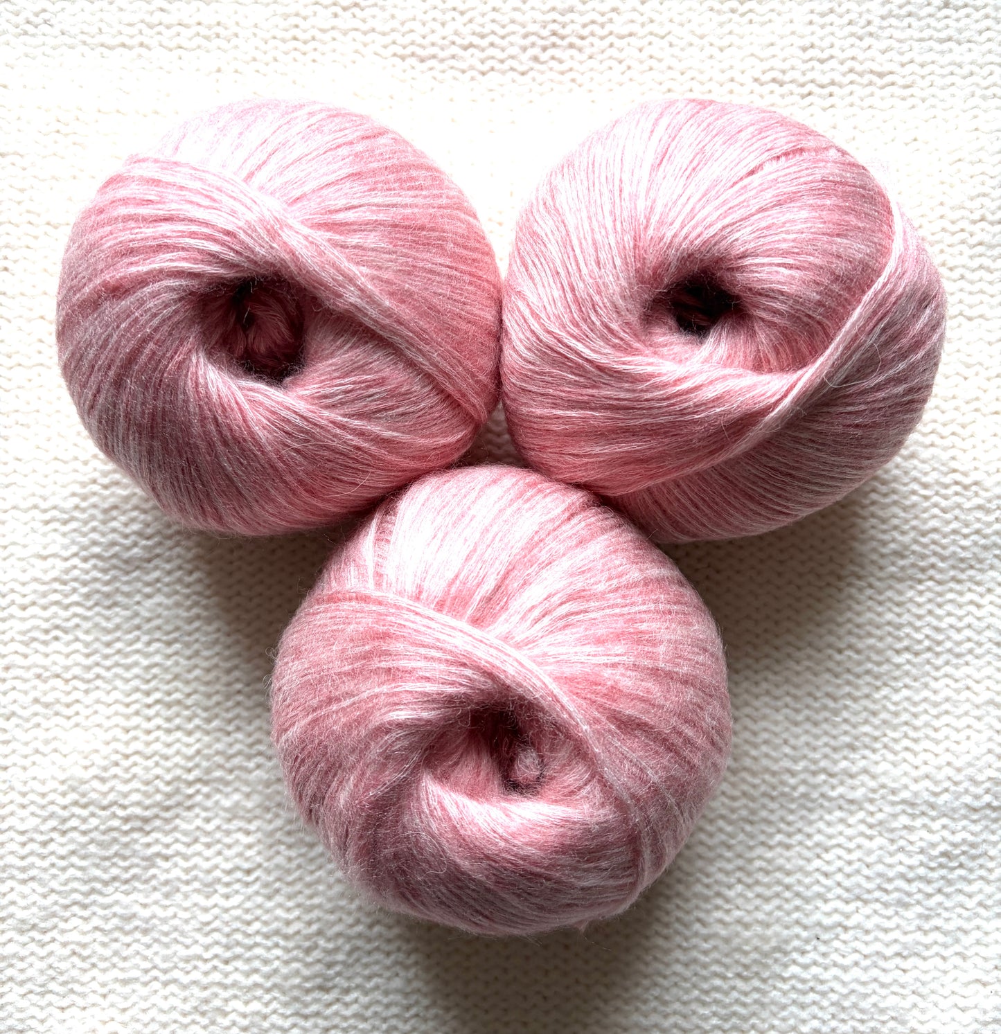 3 balls x 50g 90% Cashmere yarn : Cashmere + Bamboo fiber : Pink