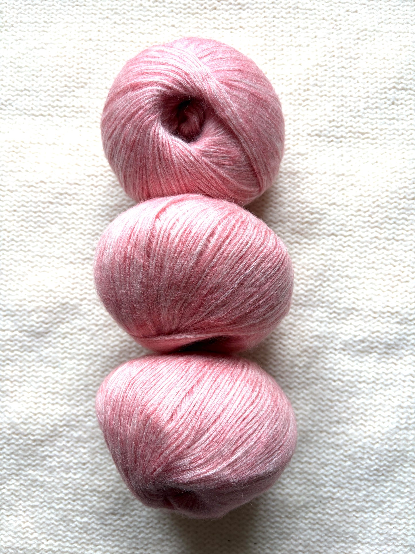 3 balls x 50g 90% Cashmere yarn : Cashmere + Bamboo fiber : Pink