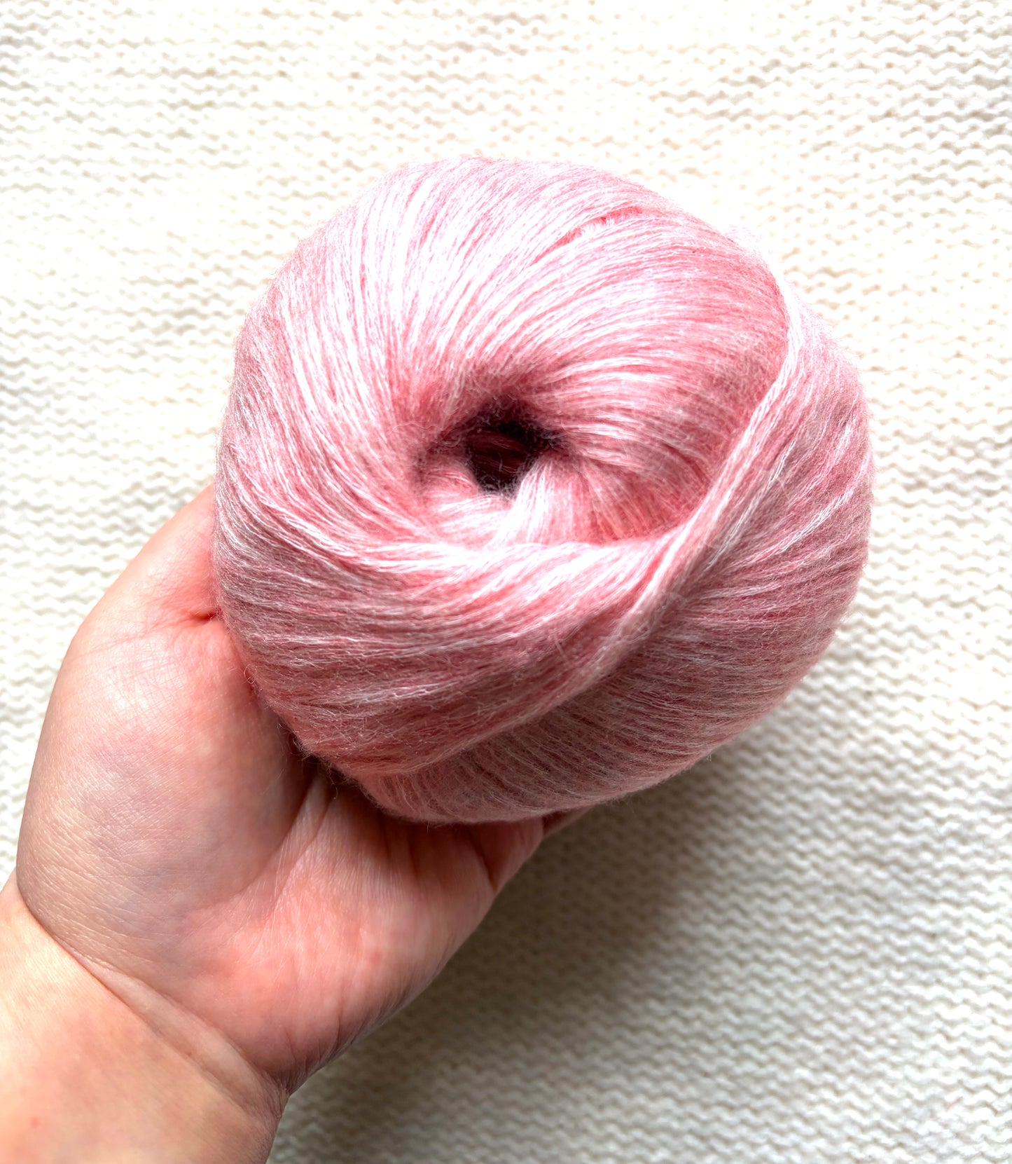3 balls x 50g 90% Cashmere yarn : Cashmere + Bamboo fiber : Pink