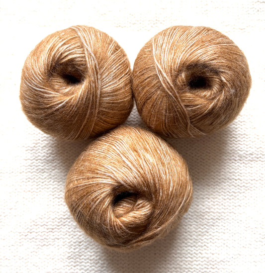 3 balls x 50g 90% Cashmere yarn : Cashmere + Bamboo fiber : 15 Caramel Brown