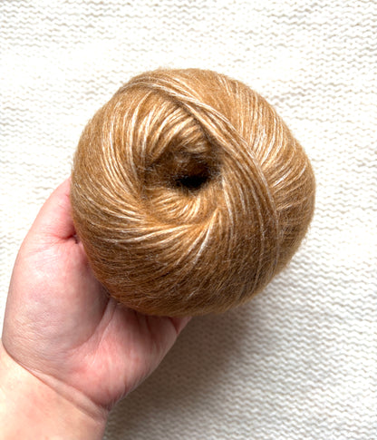 3 balls x 50g 90% Cashmere yarn : Cashmere + Bamboo fiber : 15 Caramel Brown