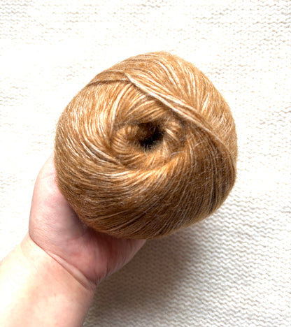 3 balls x 50g 90% Cashmere yarn : Cashmere + Bamboo fiber : 15 Caramel Brown
