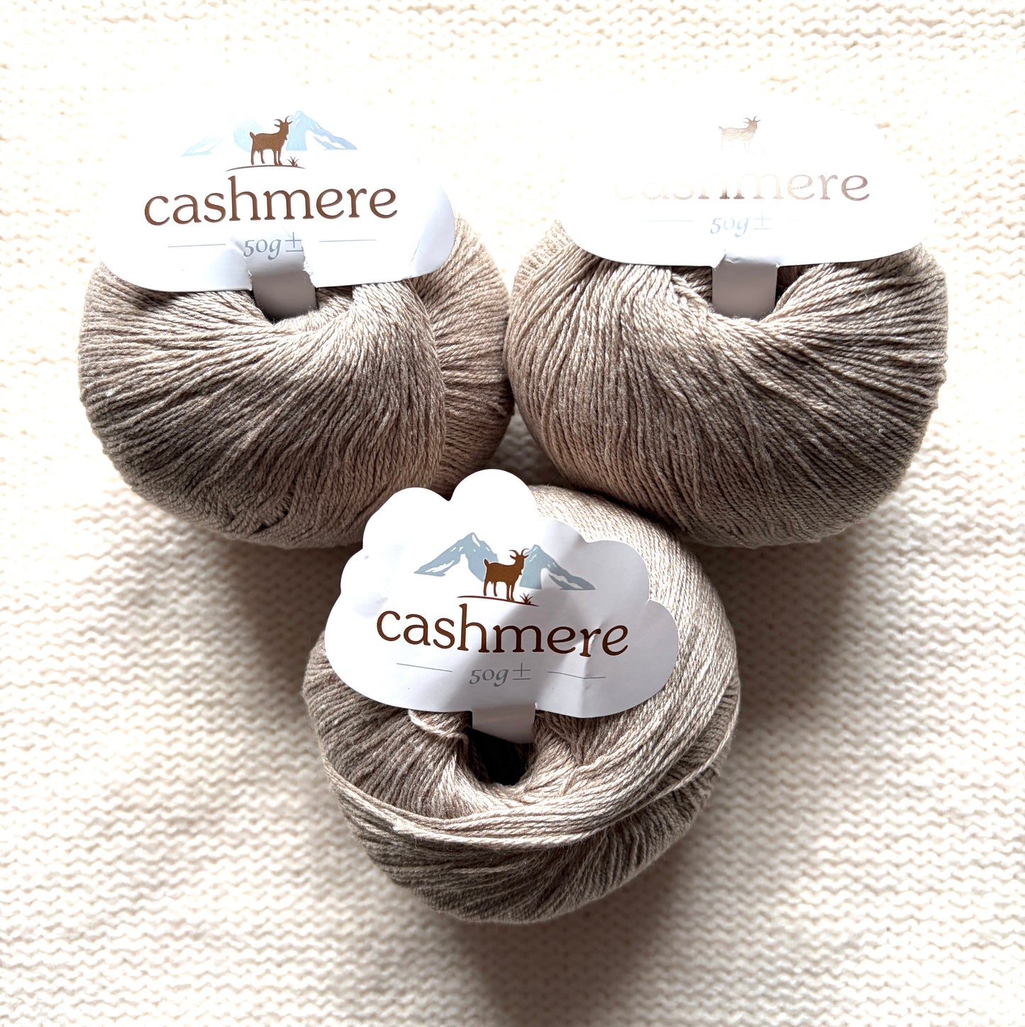 3 balls x 50g Cashmere yarn : 100% Cashmere : 04 Camel