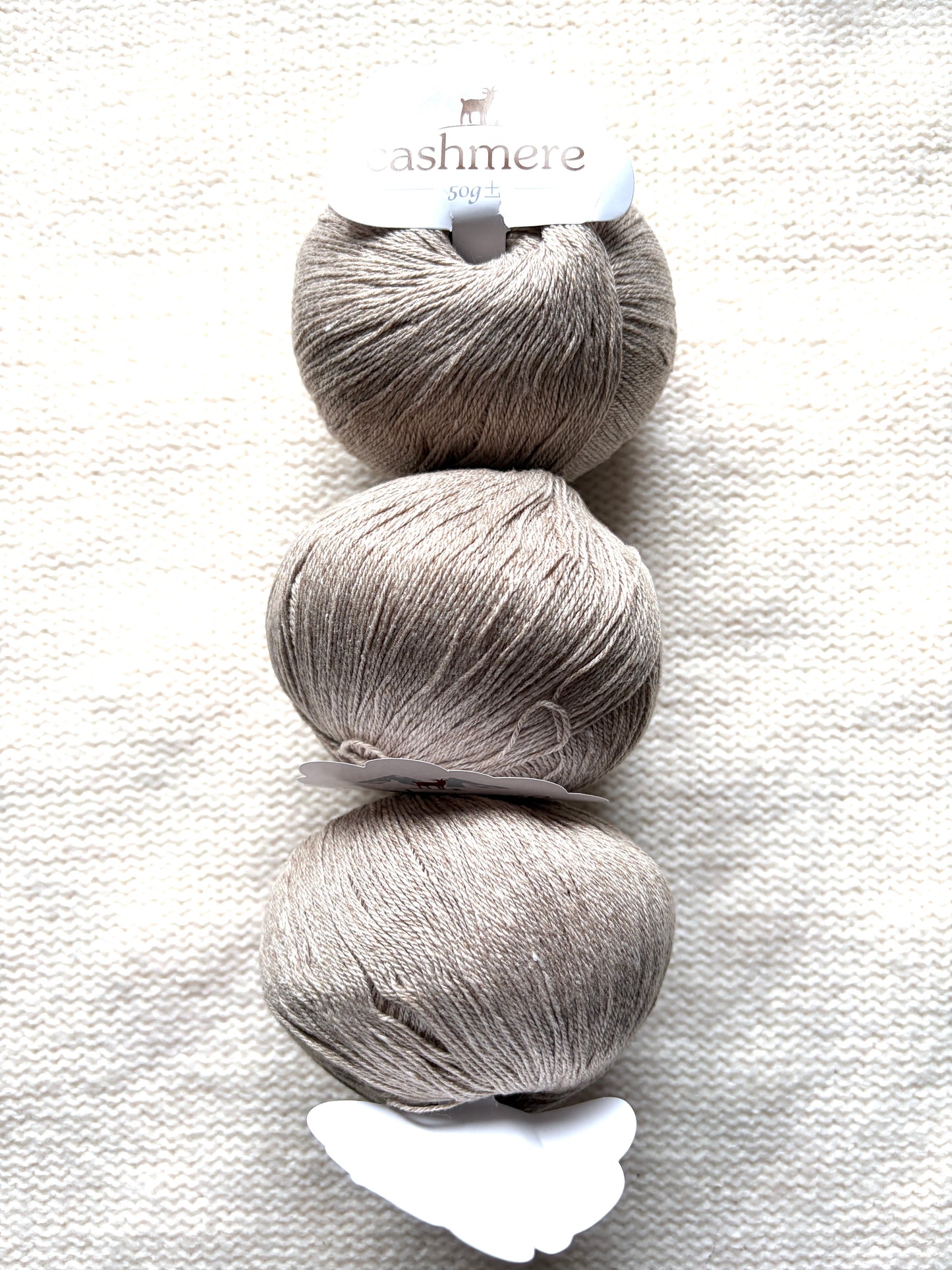 3 balls x 50g Cashmere yarn : 100% Cashmere : 04 Camel