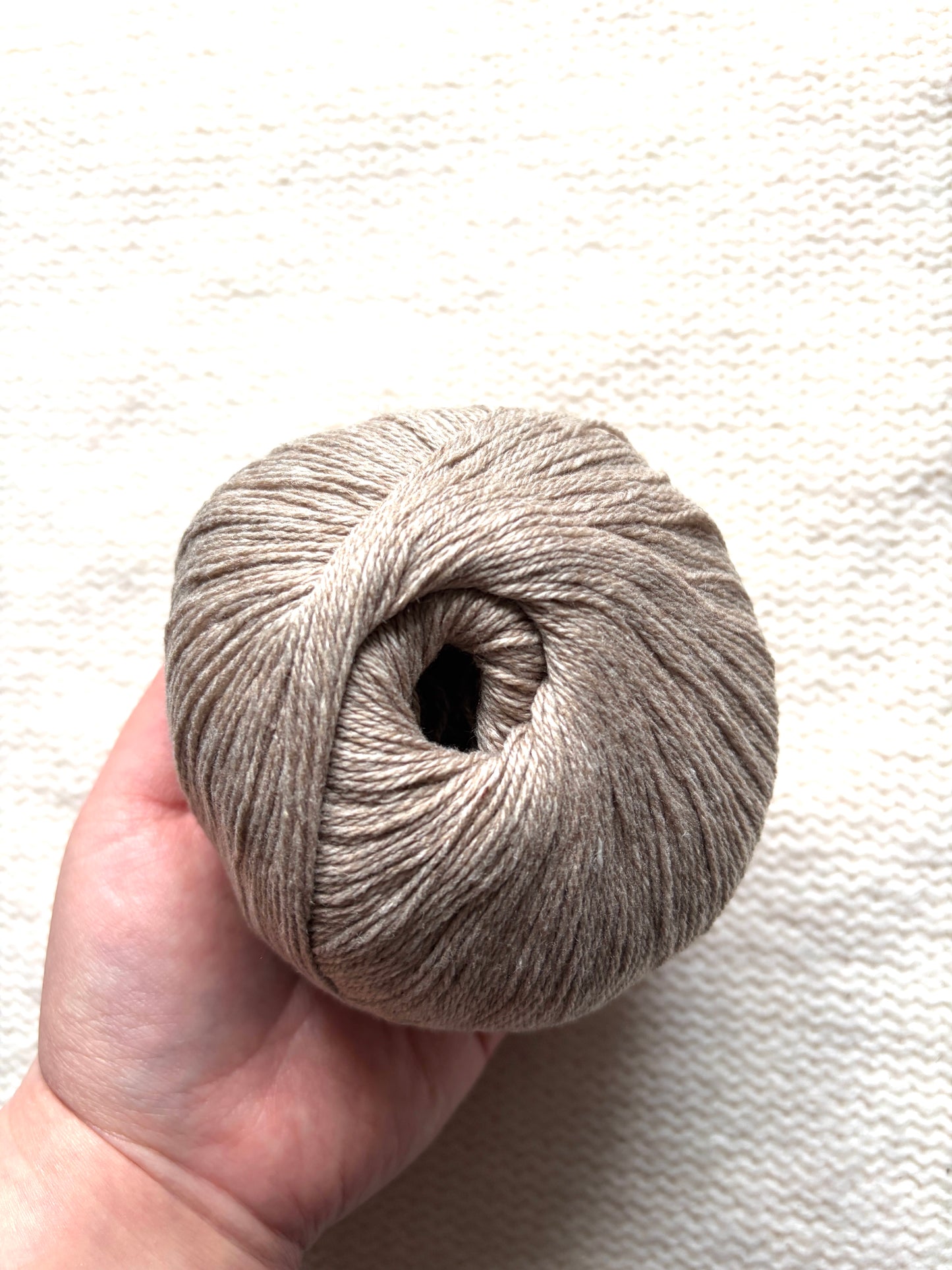 3 balls x 50g Cashmere yarn : 100% Cashmere : 04 Camel