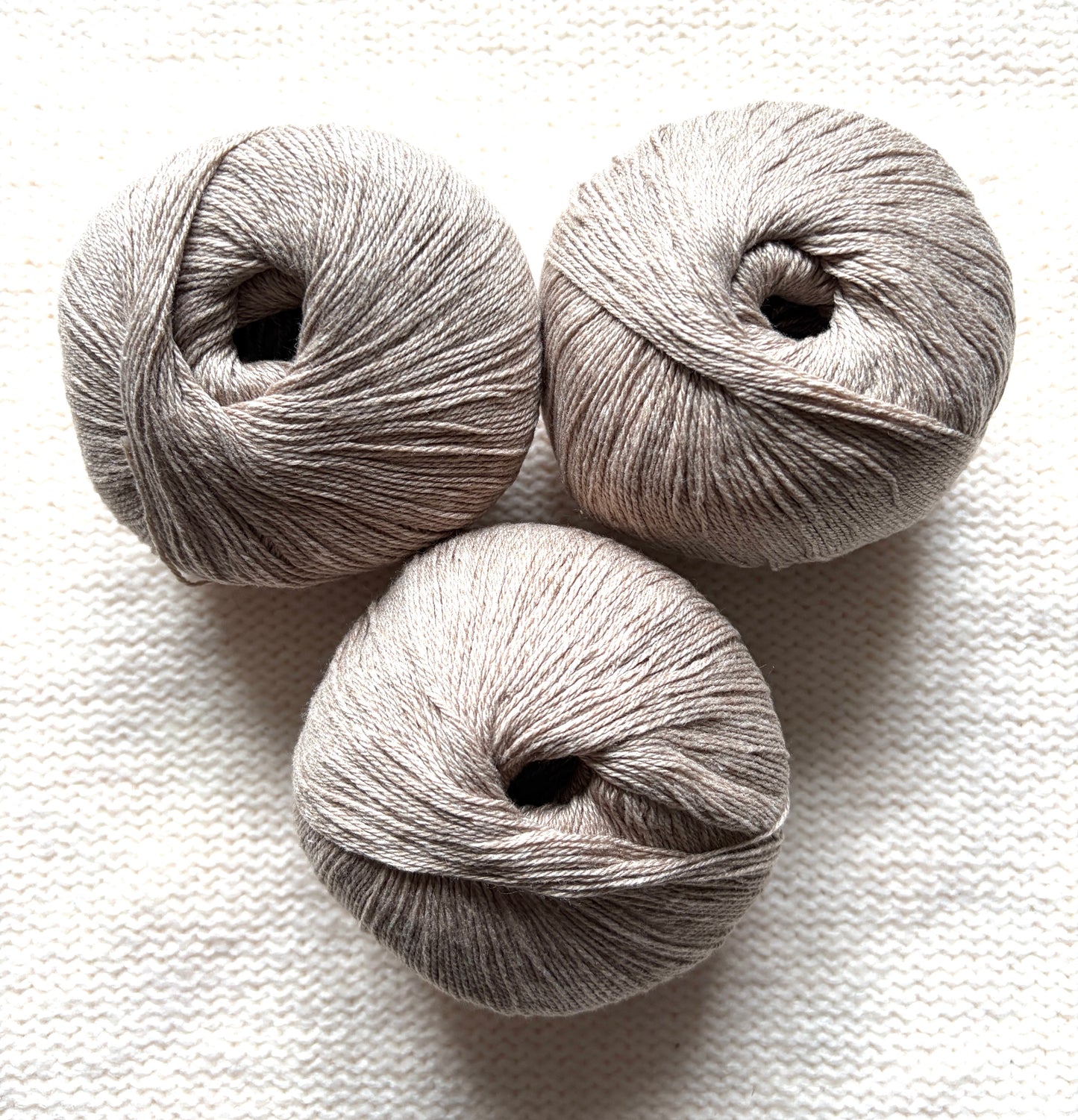 3 balls x 50g Cashmere yarn : 100% Cashmere : 04 Camel