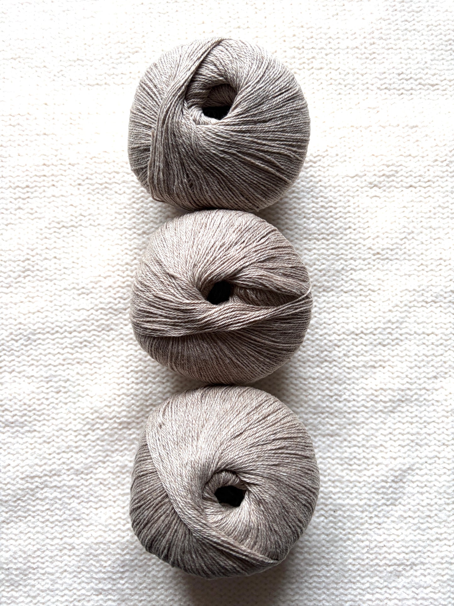 3 balls x 50g Cashmere yarn : 100% Cashmere : 04 Camel