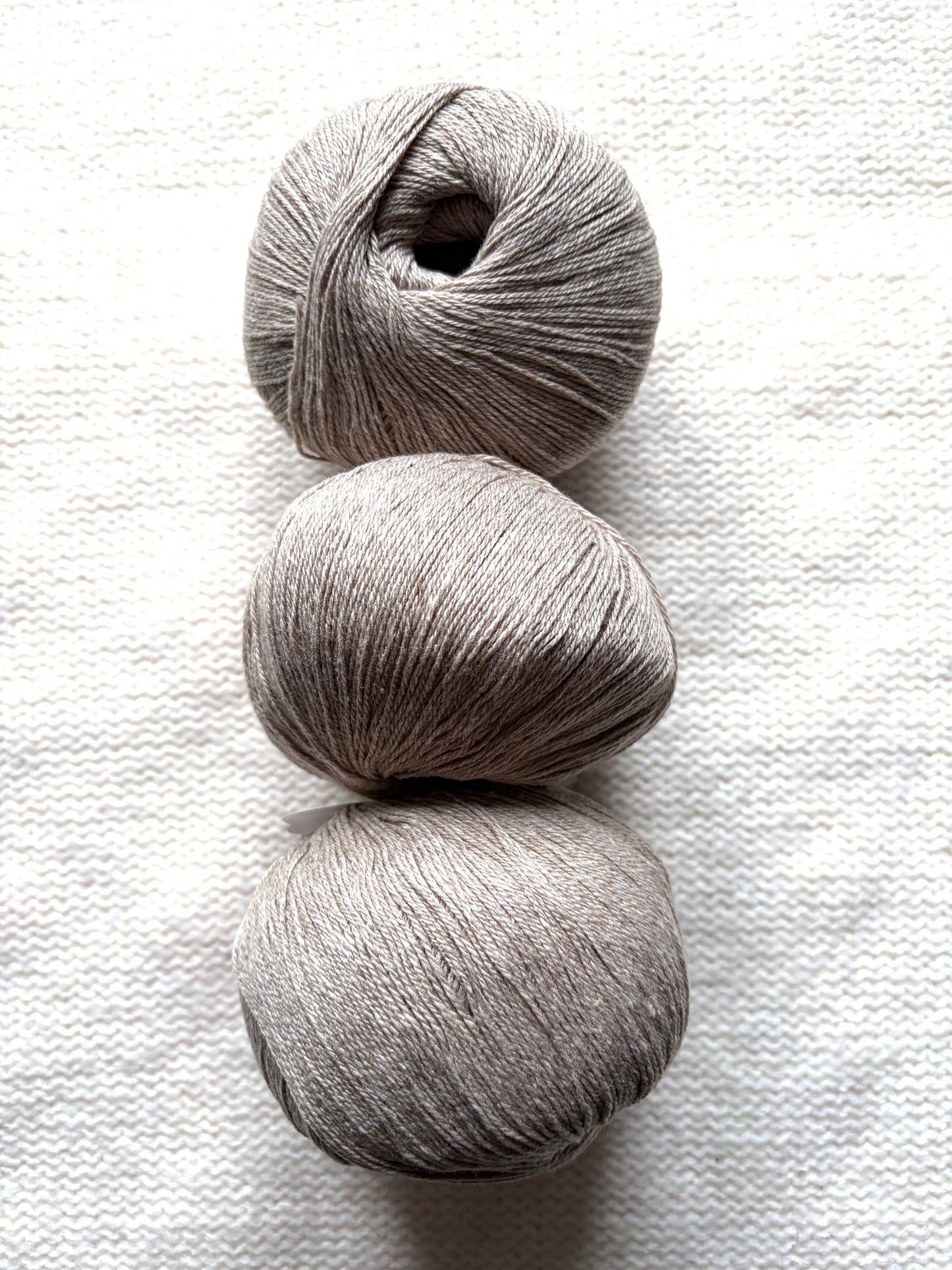 3 balls x 50g Cashmere yarn : 100% Cashmere : 04 Camel