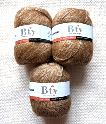 3 balls x 50g 95% Cashmere yarn : 95% Cashmere + 5% Acrylic : 15 Caramel Brown
