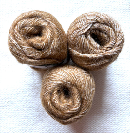 3 balls x 50g 95% Cashmere yarn : 95% Cashmere + 5% Acrylic : 15 Caramel Brown