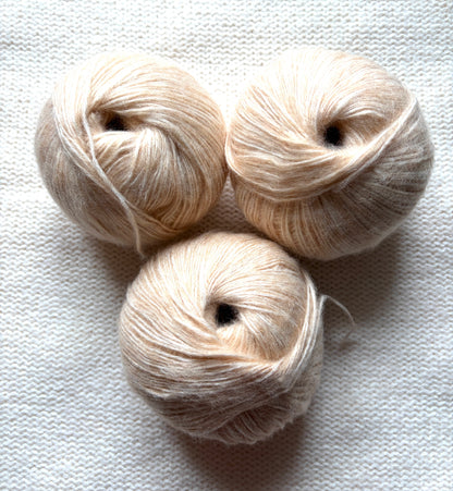 3 balls x 50g 90% Cashmere yarn : Cashmere + Bamboo fiber : 01 Rice Field