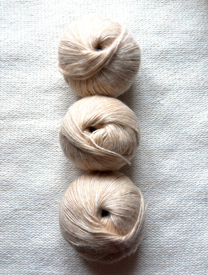 3 balls x 50g 90% Cashmere yarn : Cashmere + Bamboo fiber : 01 Rice Field