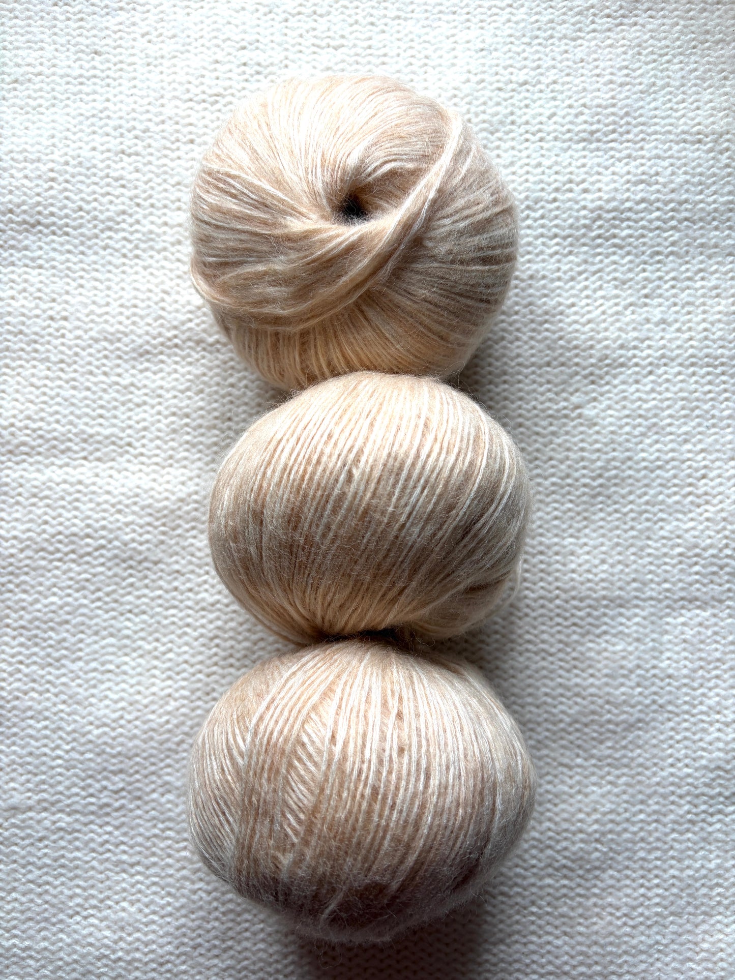 3 balls x 50g 90% Cashmere yarn : Cashmere + Bamboo fiber : 01 Rice Field