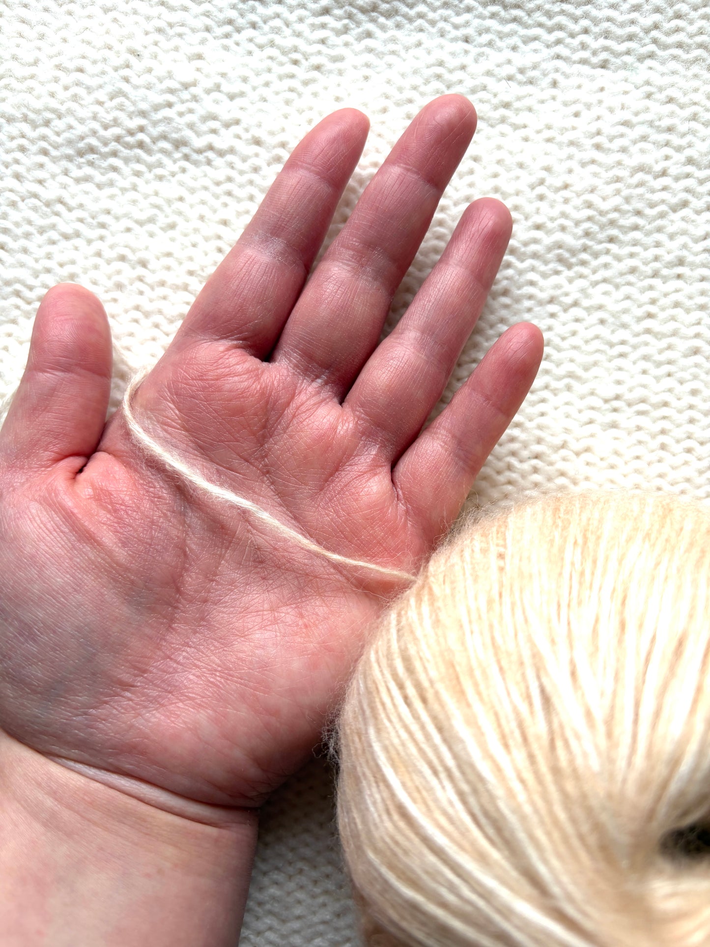 3 balls x 50g 90% Cashmere yarn : Cashmere + Bamboo fiber : 01 Rice Field