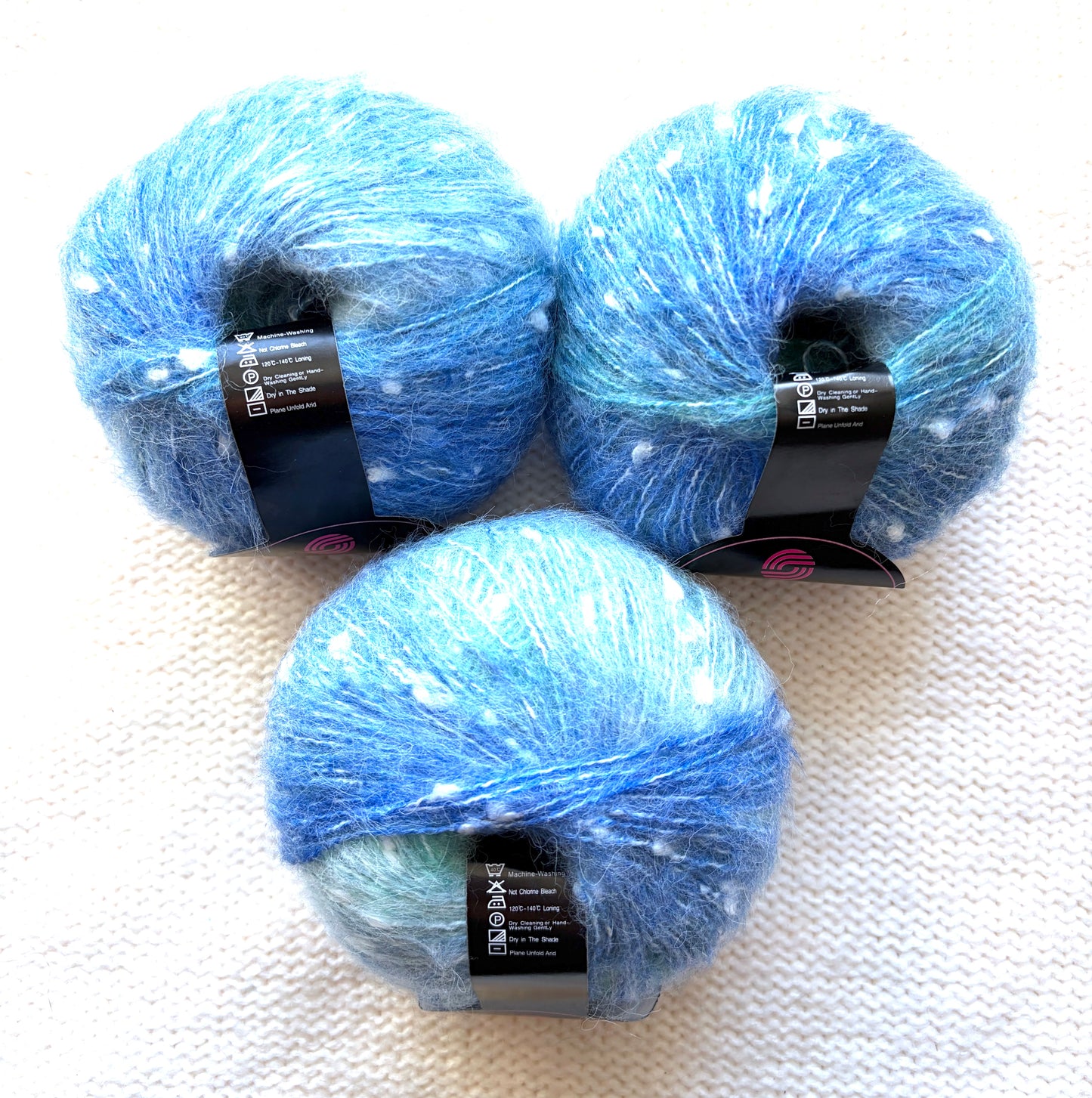 3 balls x 50g Alpaca Wool Blend yarn : Dotted Gradient Blue Multicolour : 01