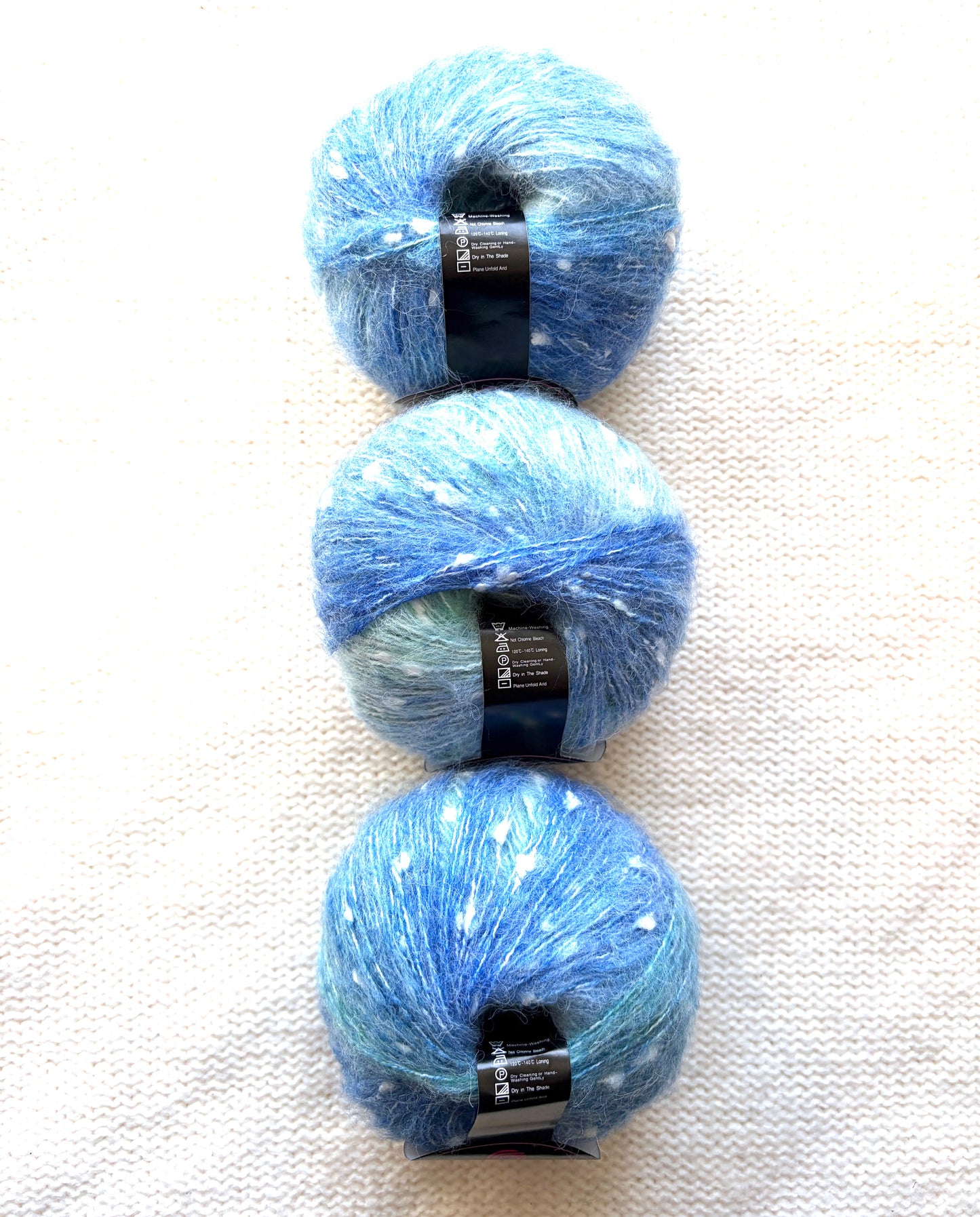 3 balls x 50g Alpaca Wool Blend yarn : Dotted Gradient Blue Multicolour : 01