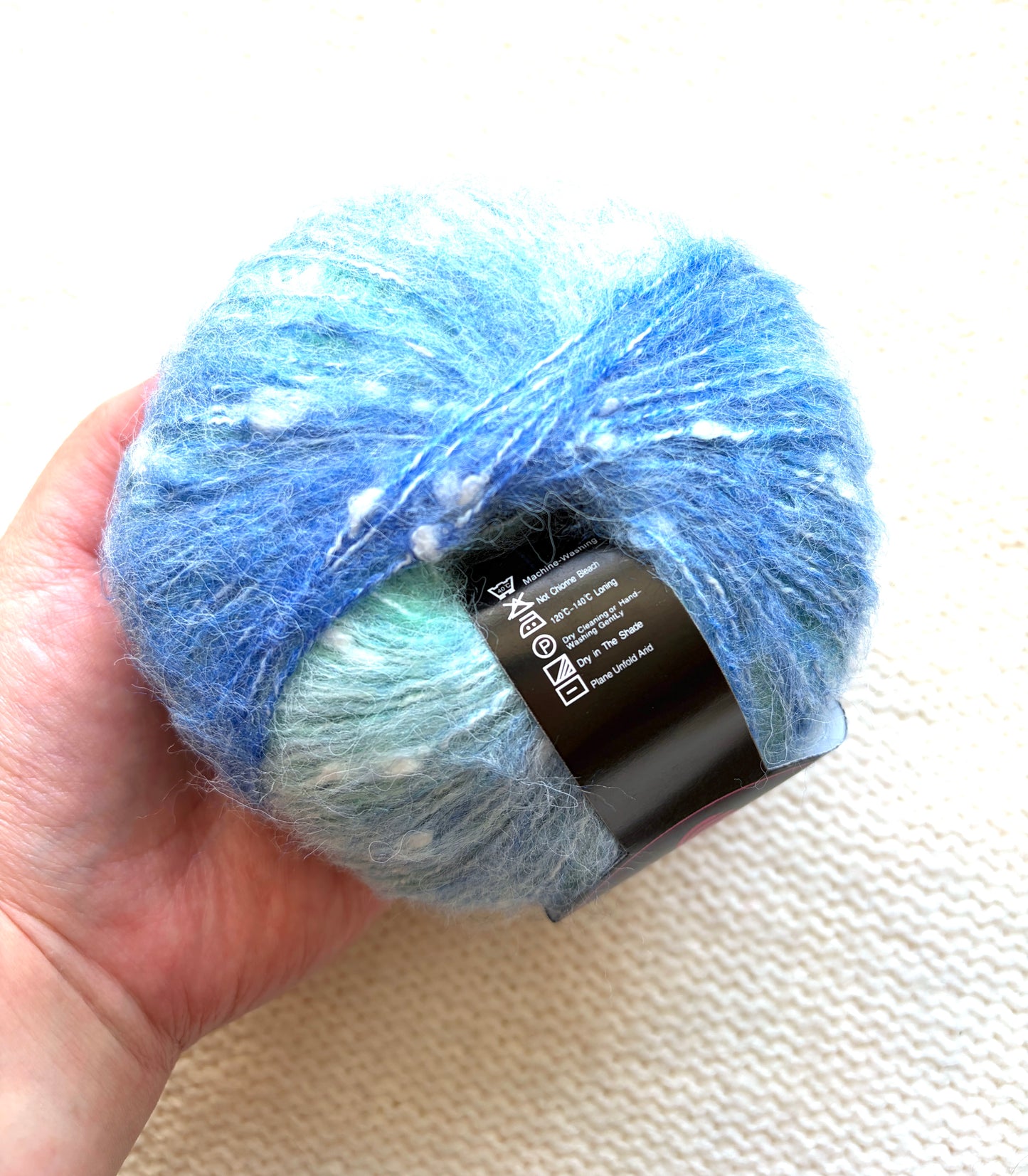 3 balls x 50g Alpaca Wool Blend yarn : Dotted Gradient Blue Multicolour : 01