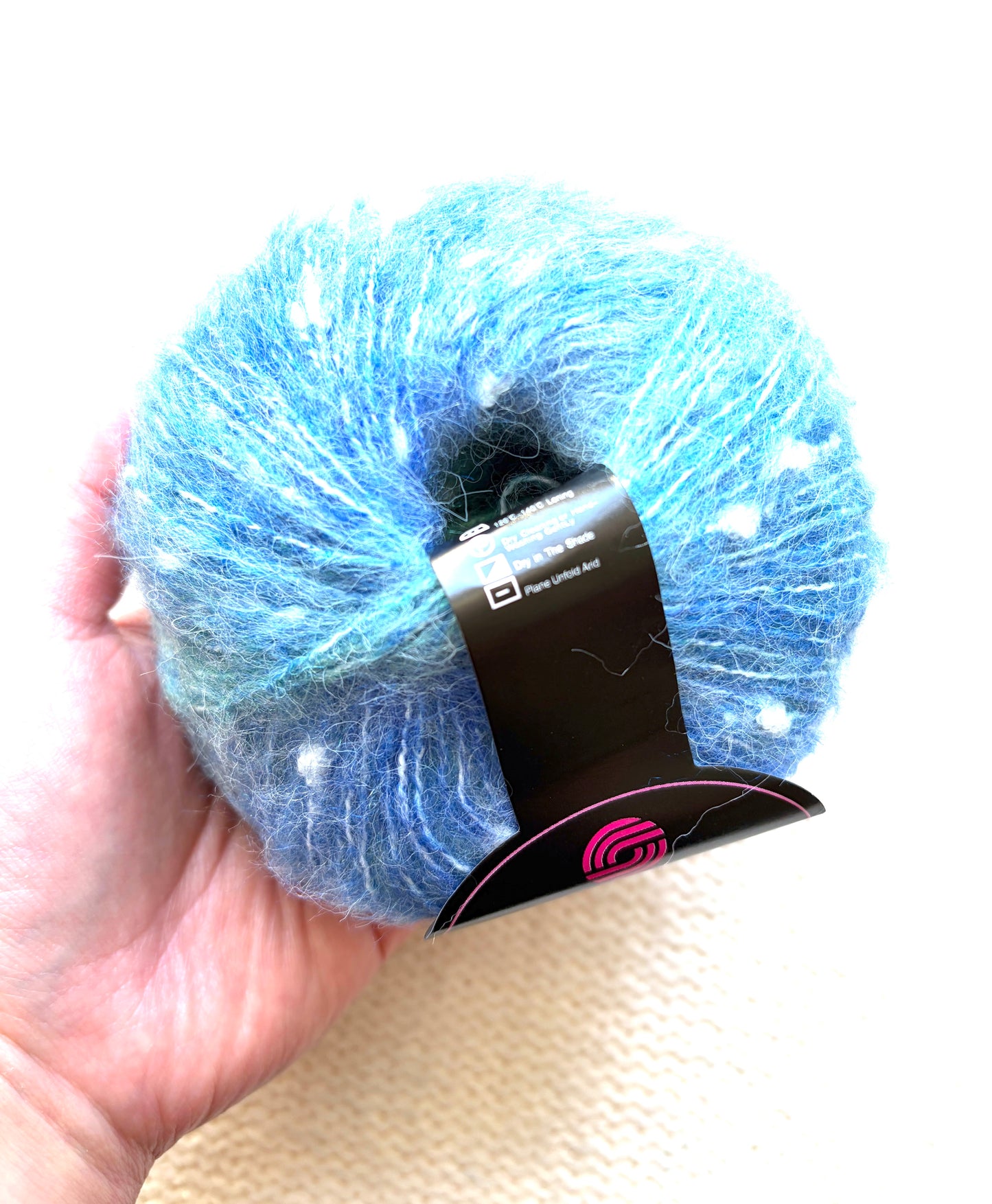 3 balls x 50g Alpaca Wool Blend yarn : Dotted Gradient Blue Multicolour : 01