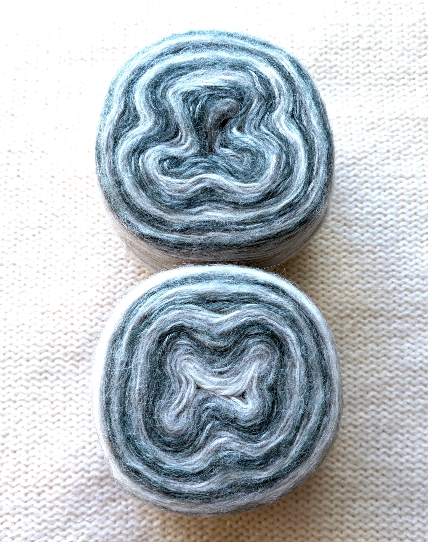 1 cake x 100g Ombre Mohair Blend Yarn : 07 Grey Ombre (Copy)