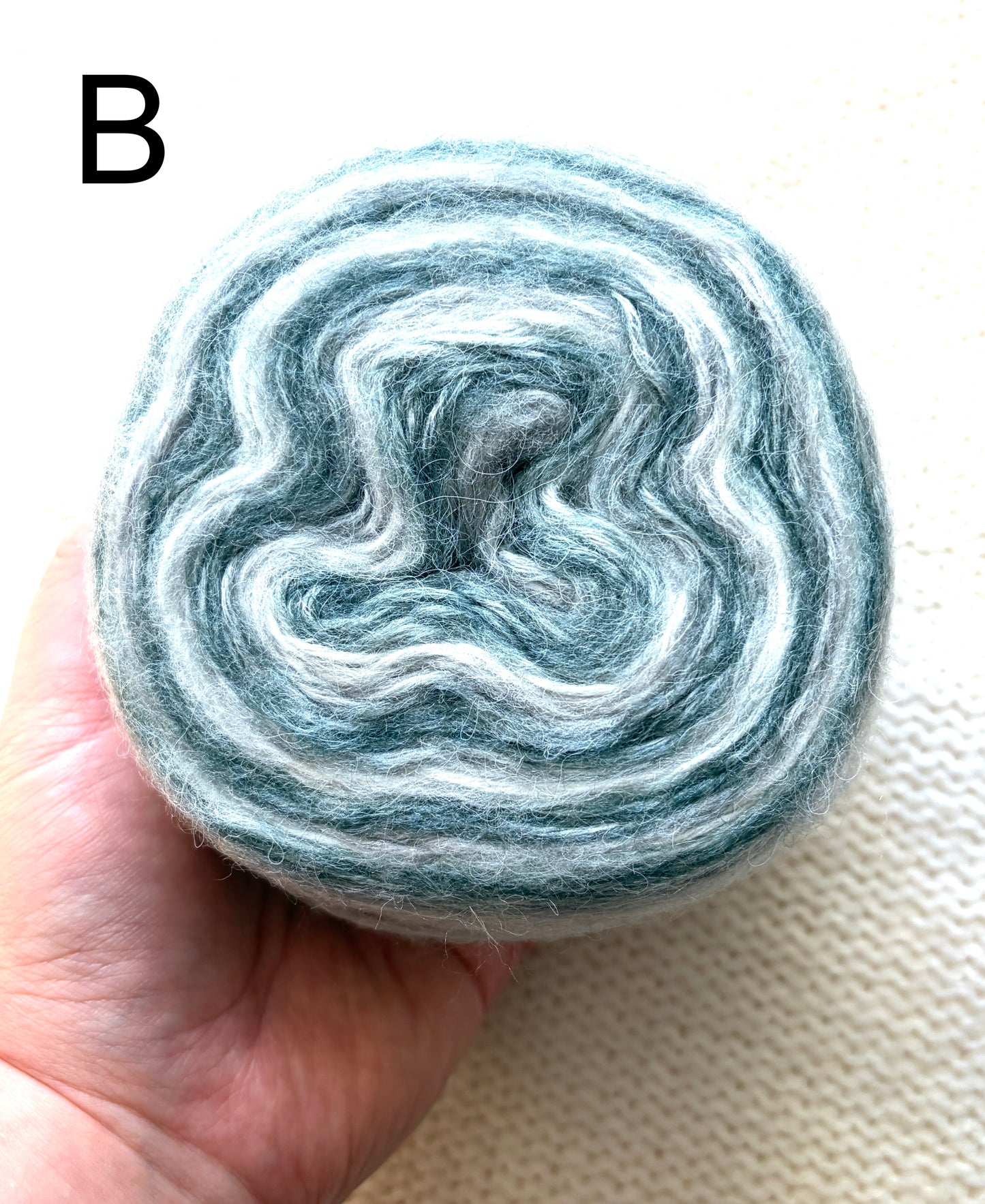1 cake x 100g Ombre Mohair Blend Yarn : 07 Grey Ombre (Copy)