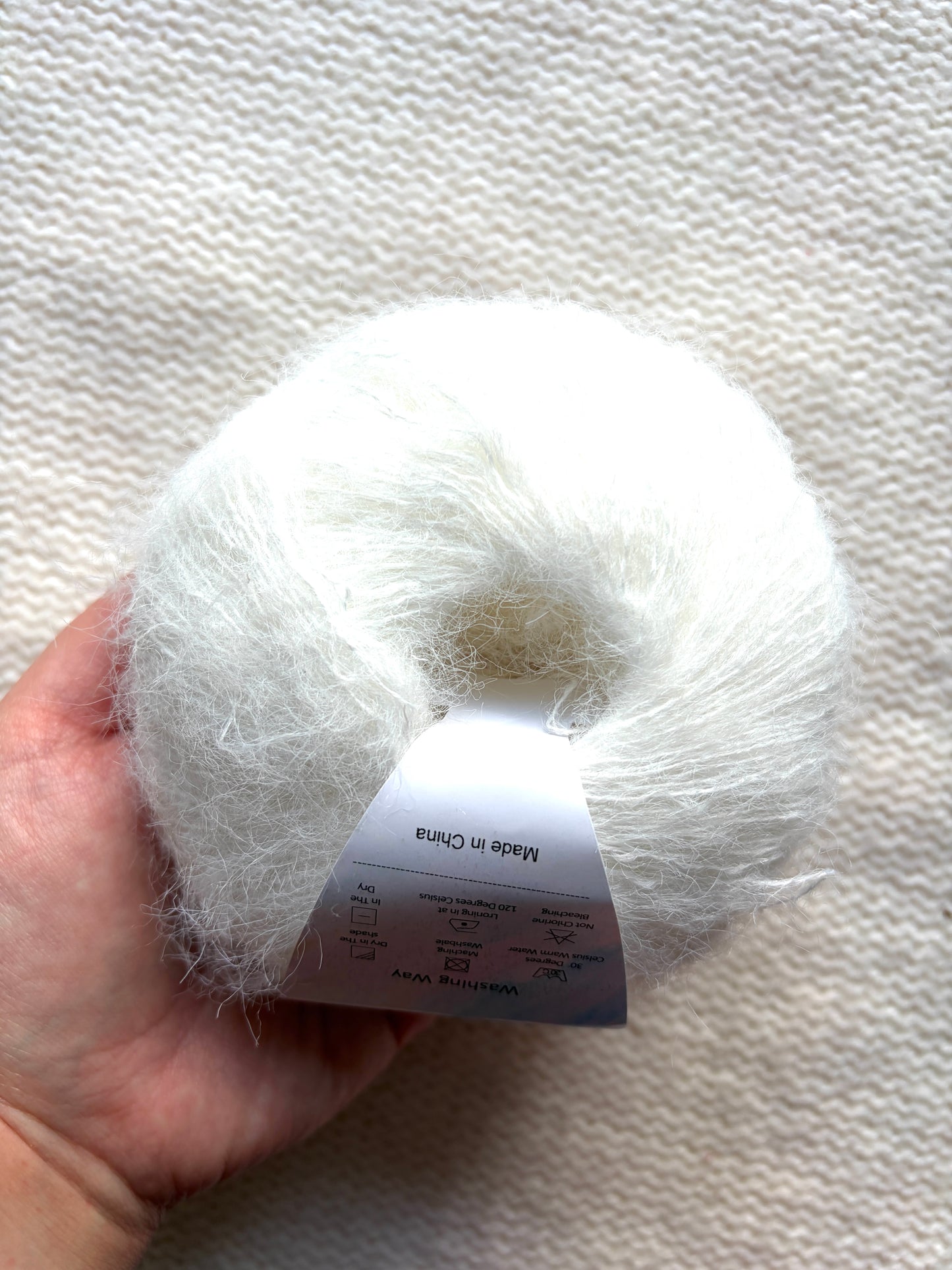6 balls x 25g Alpaca Mohair yarn : Mohair + Alpaca + Acrylic : 01 White