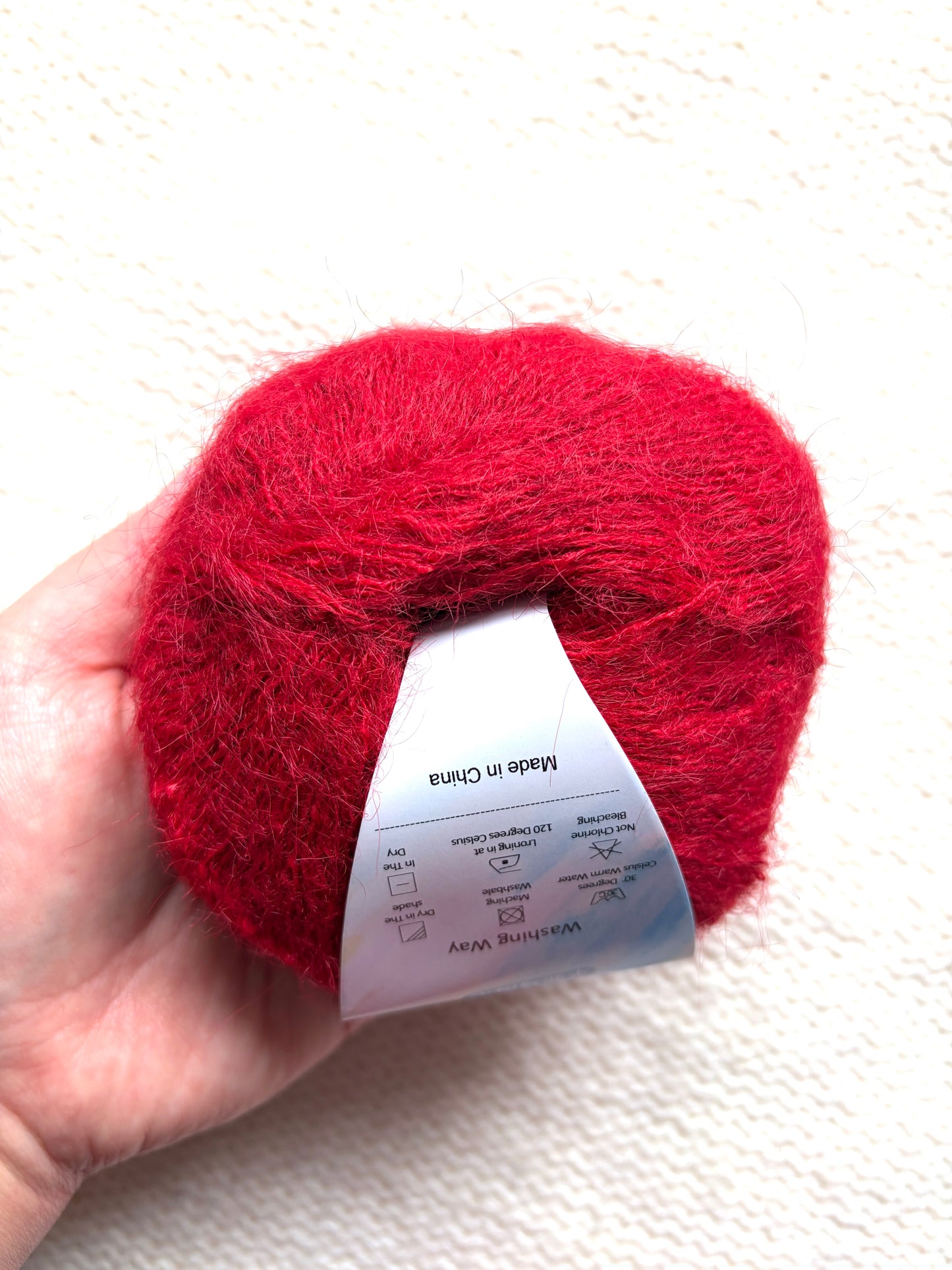 6 balls x 25g Alpaca Mohair yarn : Mohair + Alpaca + Acrylic : Colour 17 Bright Red
