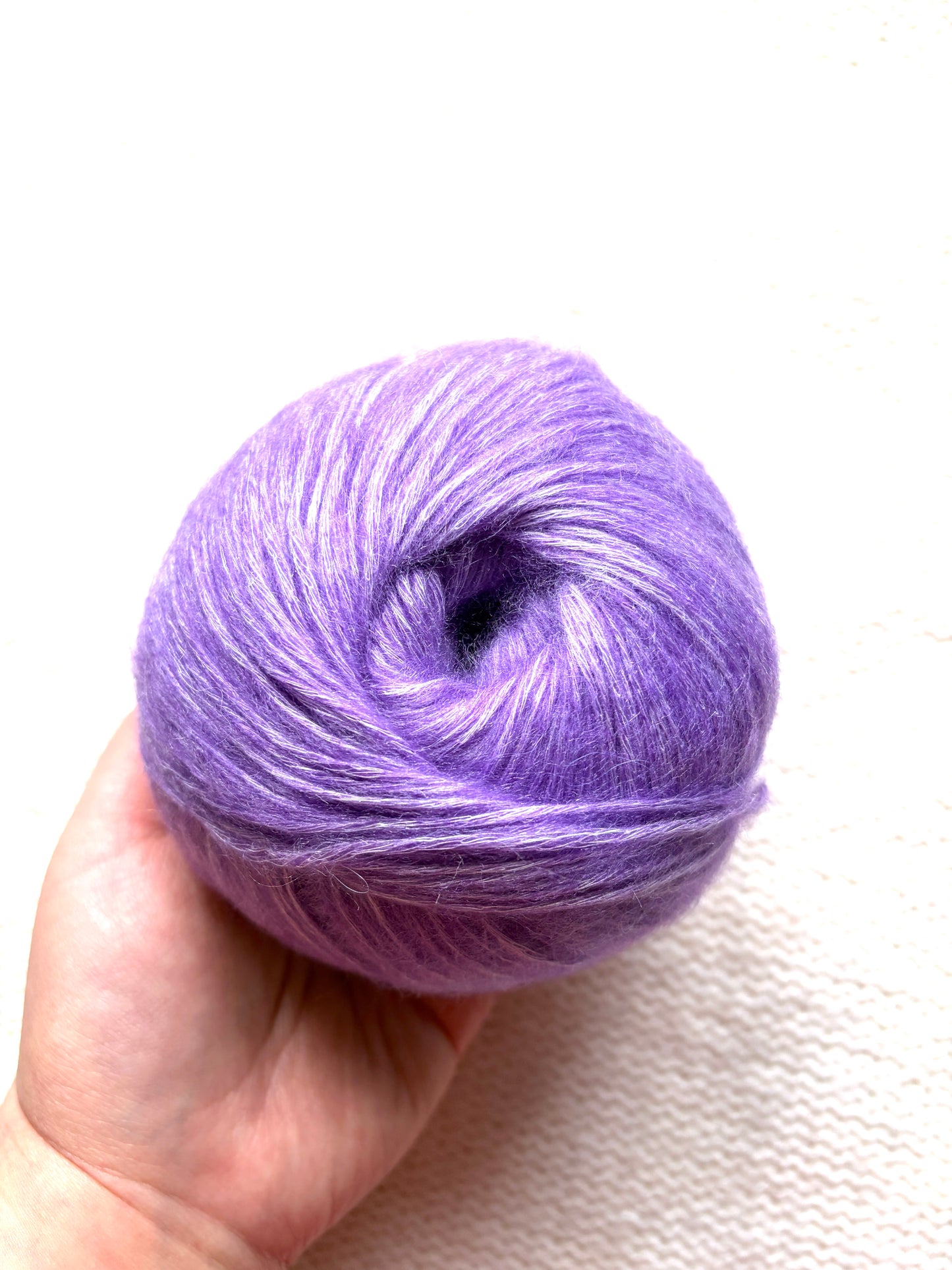 3 balls x 50g 90% Cashmere yarn : Cashmere + Bamboo fiber : 10 Amethyst