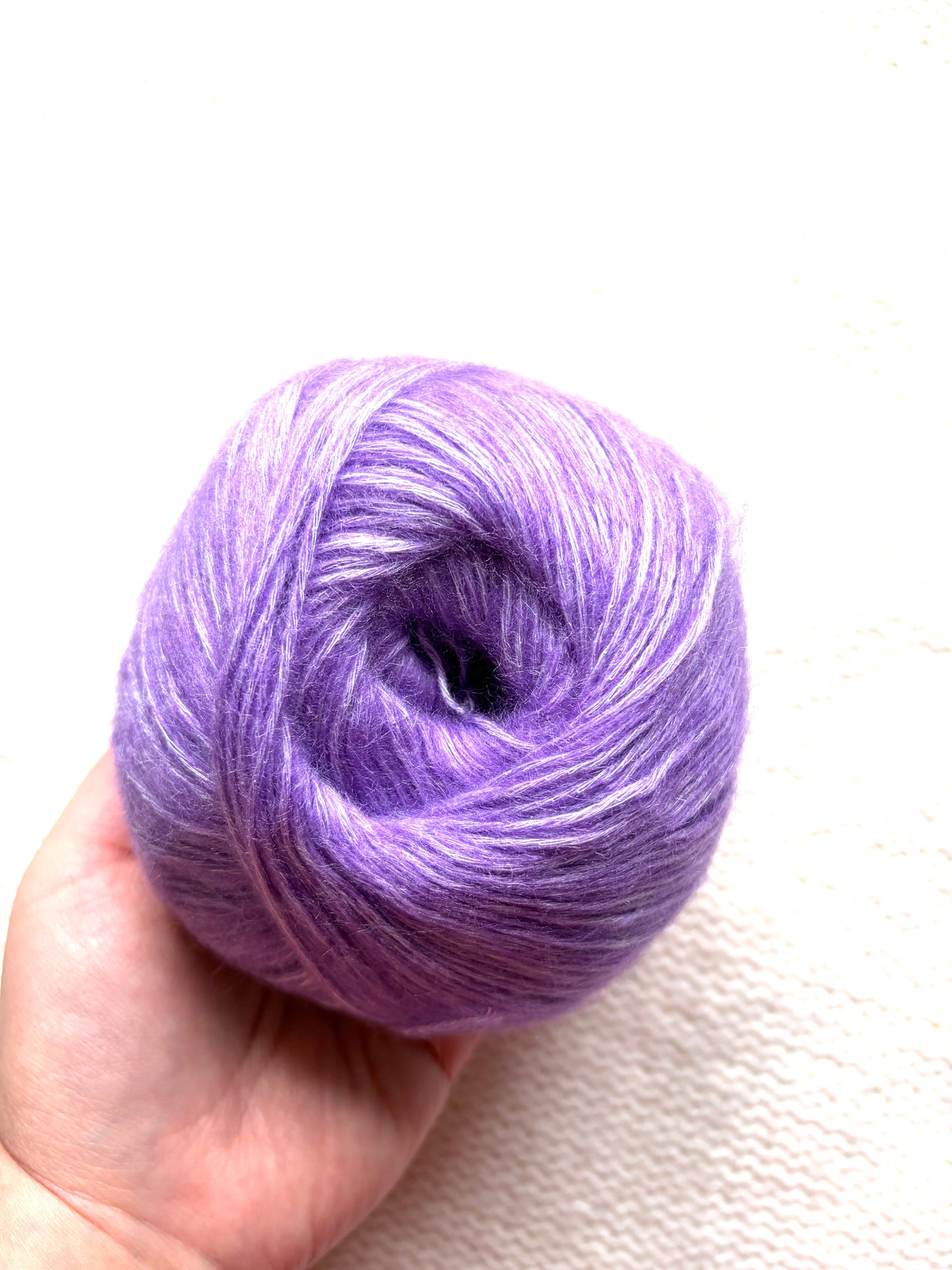 3 balls x 50g 90% Cashmere yarn : Cashmere + Bamboo fiber : 10 Amethyst