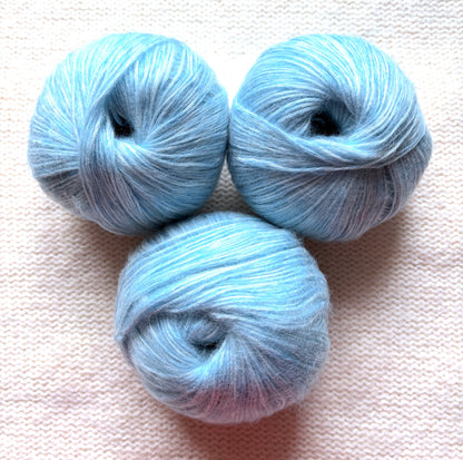 3 balls x 50g 90% Cashmere yarn : Cashmere + Bamboo fiber : 09 Sky Blue