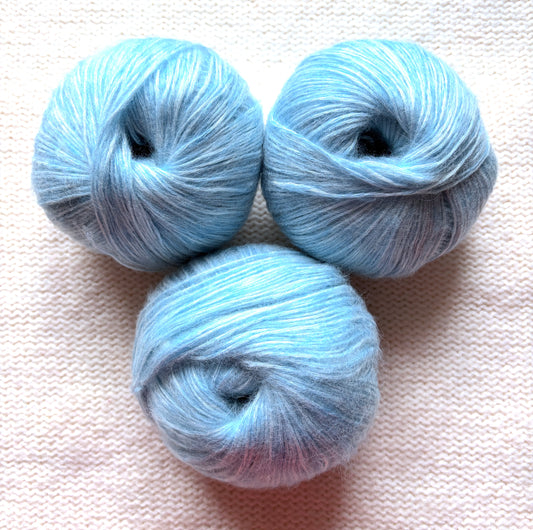 3 balls x 50g 90% Cashmere yarn : Cashmere + Bamboo fiber : 09 Sky Blue