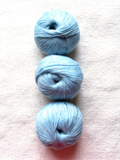 3 balls x 50g 90% Cashmere yarn : Cashmere + Bamboo fiber : 09 Sky Blue