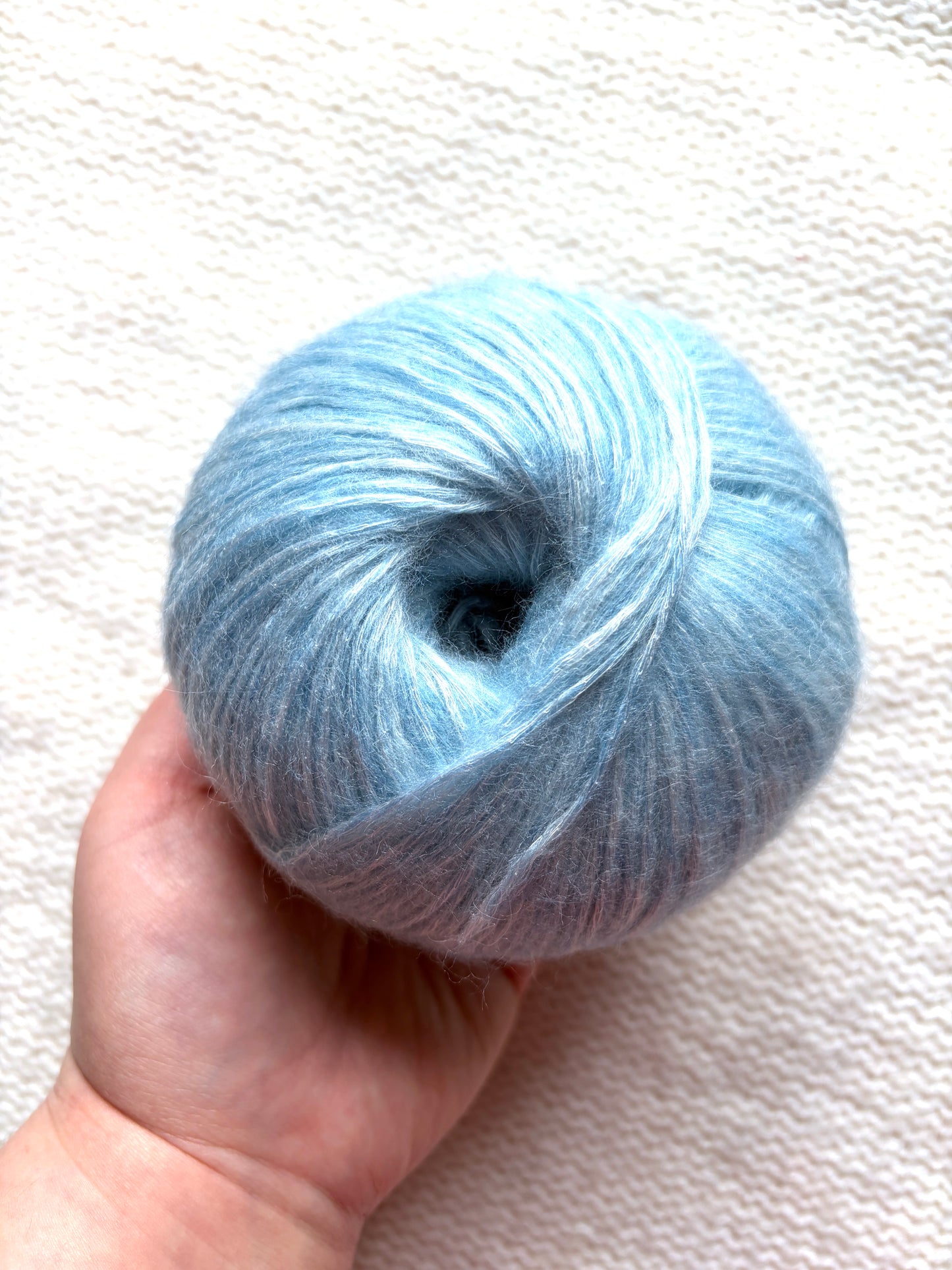 3 balls x 50g 90% Cashmere yarn : Cashmere + Bamboo fiber : 09 Sky Blue