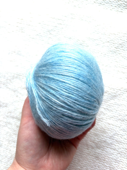 3 balls x 50g 90% Cashmere yarn : Cashmere + Bamboo fiber : 09 Sky Blue