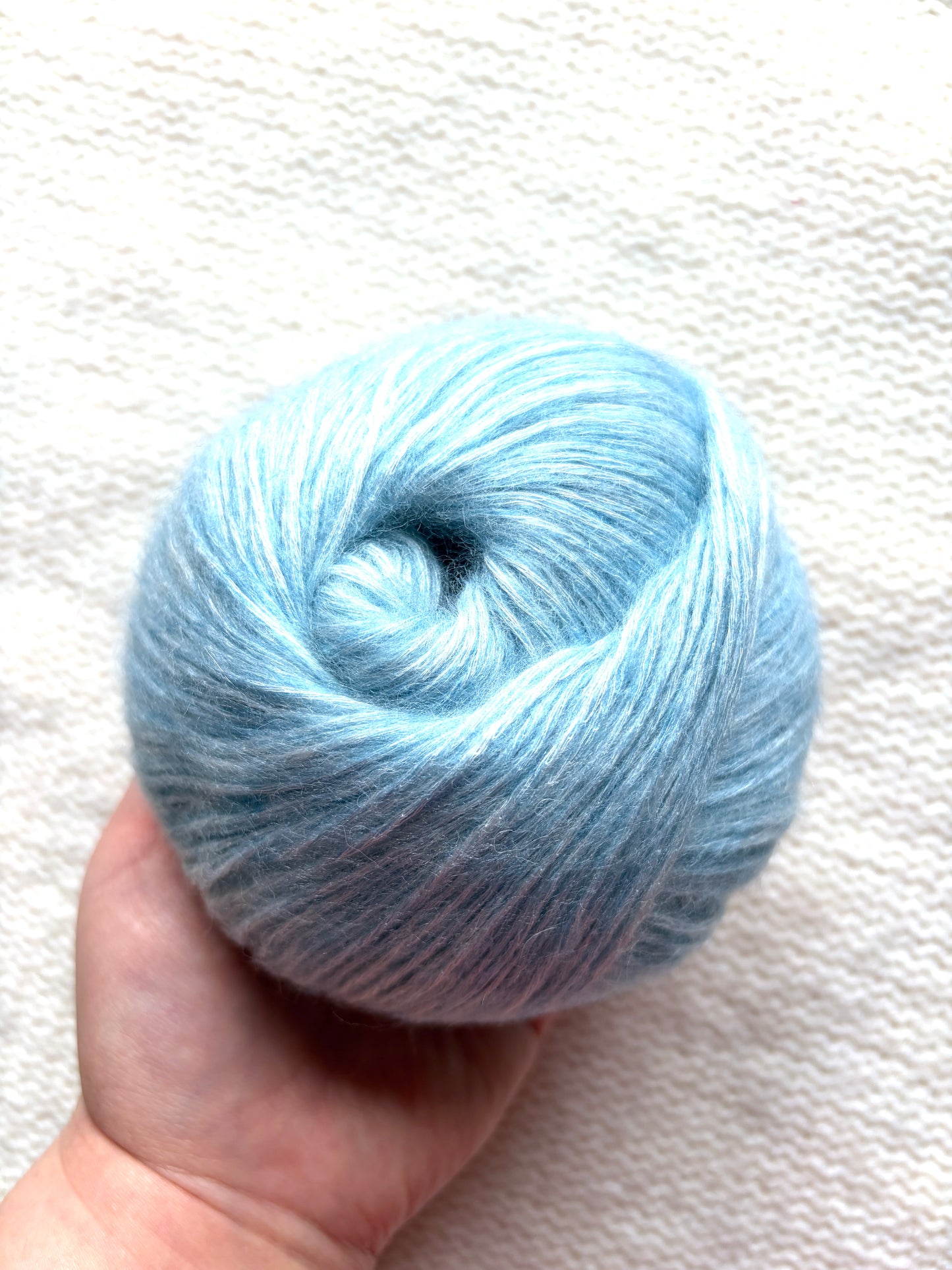 3 balls x 50g 90% Cashmere yarn : Cashmere + Bamboo fiber : 09 Sky Blue