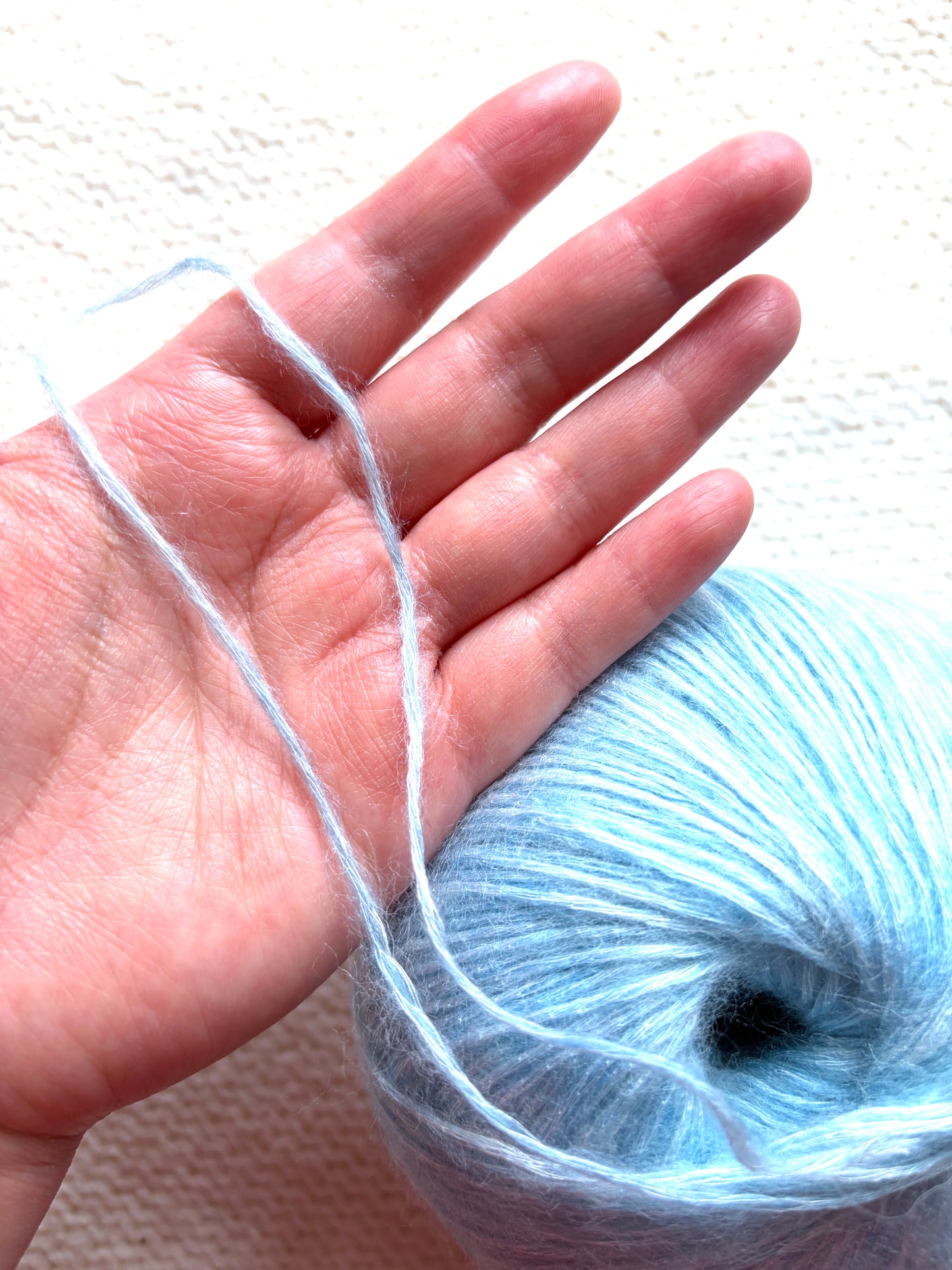 3 balls x 50g 90% Cashmere yarn : Cashmere + Bamboo fiber : 09 Sky Blue