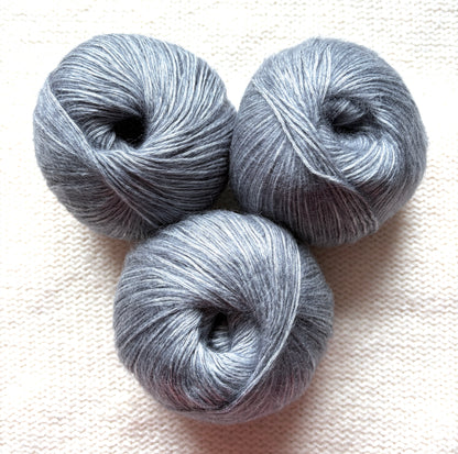 3 balls x 50g 90% Cashmere yarn : Cashmere + Bamboo fiber : 04 Silver Grey