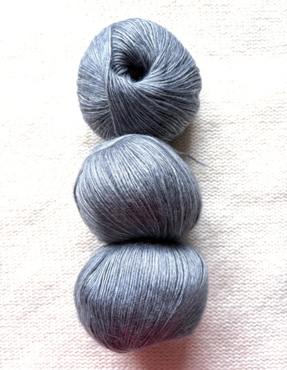3 balls x 50g 90% Cashmere yarn : Cashmere + Bamboo fiber : 04 Silver Grey