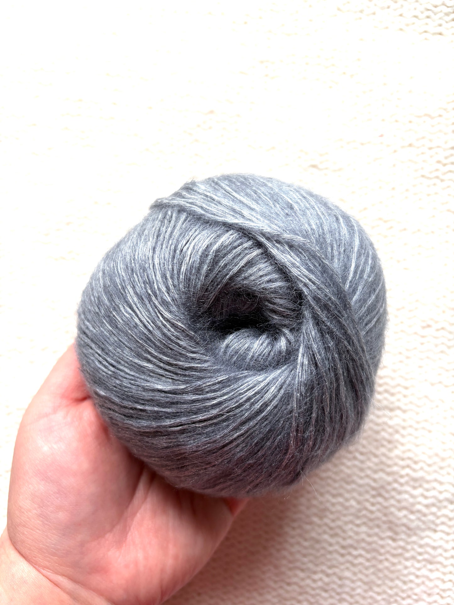 3 balls x 50g 90% Cashmere yarn : Cashmere + Bamboo fiber : 04 Silver Grey