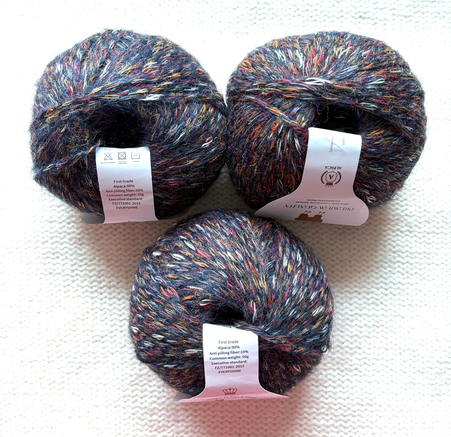 3 balls x 50g Alpaca yarn : 90% Alpaca + 10% Anti Pilling Fiber : Colour 01