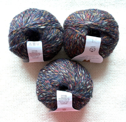 3 balls x 50g Alpaca yarn : 90% Alpaca + 10% Anti Pilling Fiber : Colour 01