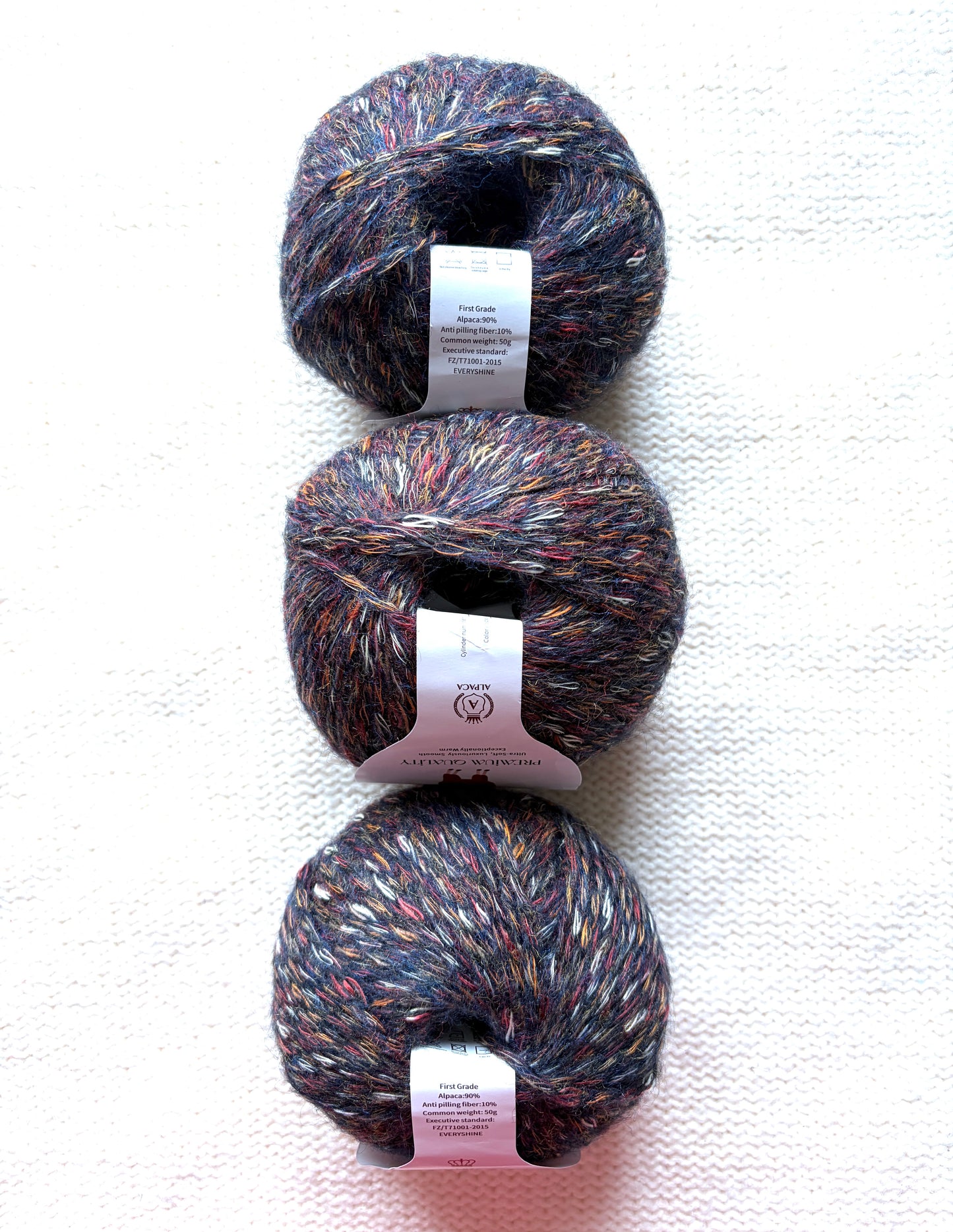 3 balls x 50g Alpaca yarn : 90% Alpaca + 10% Anti Pilling Fiber : Colour 01