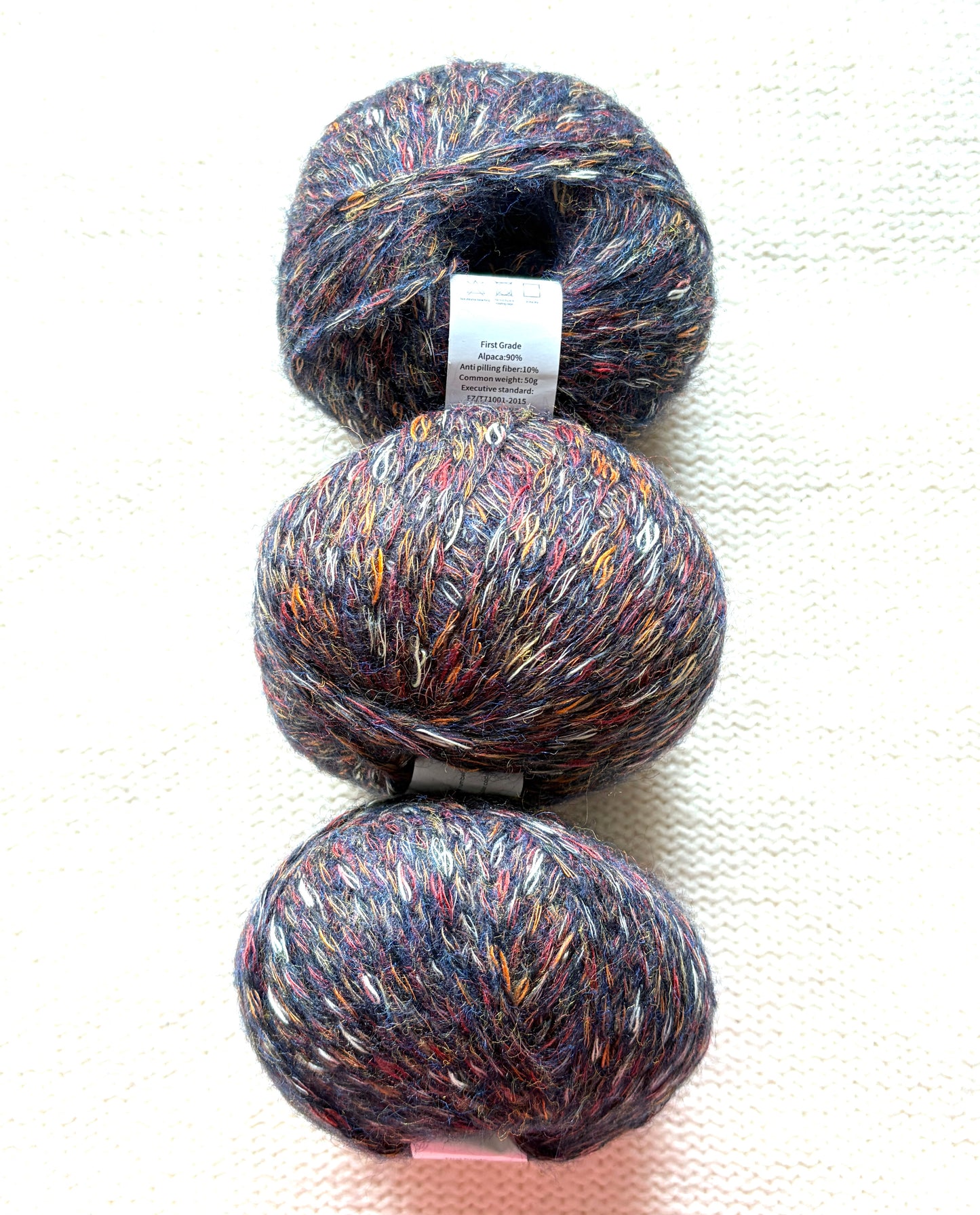 3 balls x 50g Alpaca yarn : 90% Alpaca + 10% Anti Pilling Fiber : Colour 01