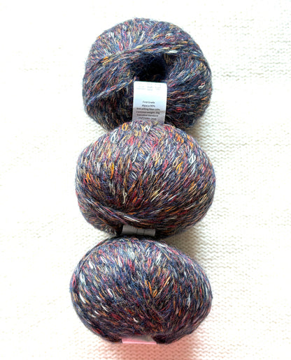 3 balls x 50g Alpaca yarn : 90% Alpaca + 10% Anti Pilling Fiber : Colour 01