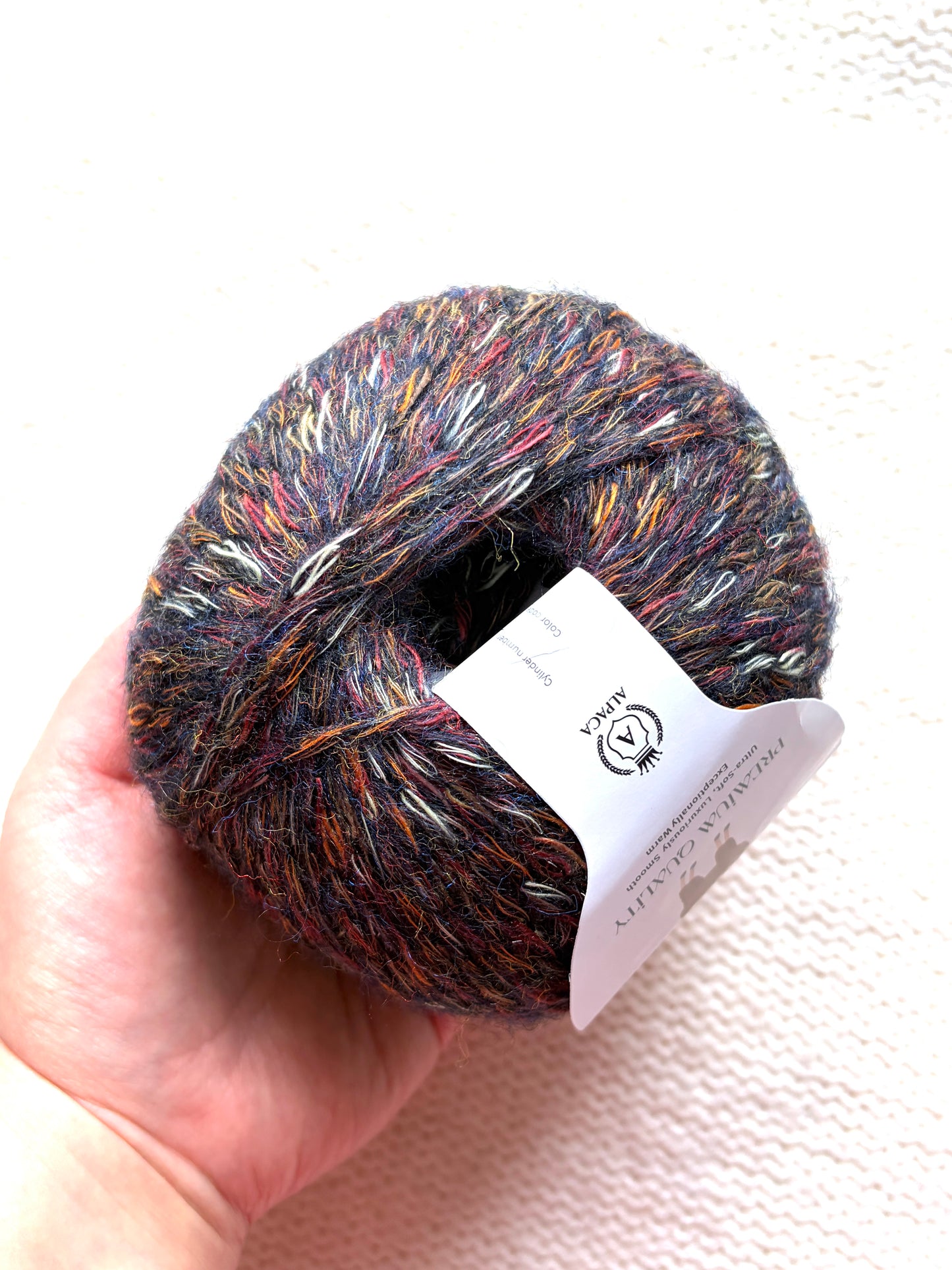 3 balls x 50g Alpaca yarn : 90% Alpaca + 10% Anti Pilling Fiber : Colour 01